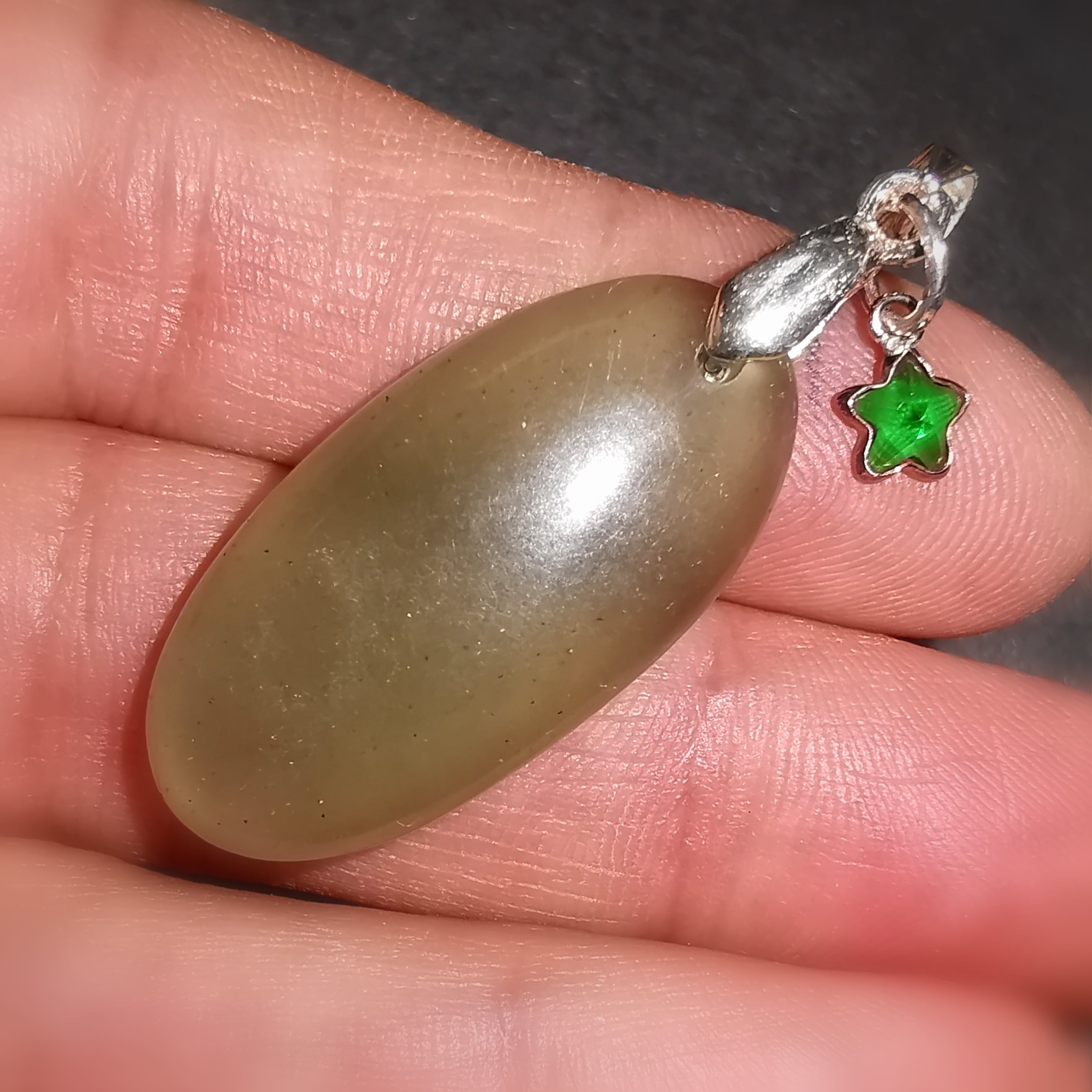 Nephrit Jade Edelstein Karma Zirkon Seestern Anhänger grün, Herzschutz, geweiht