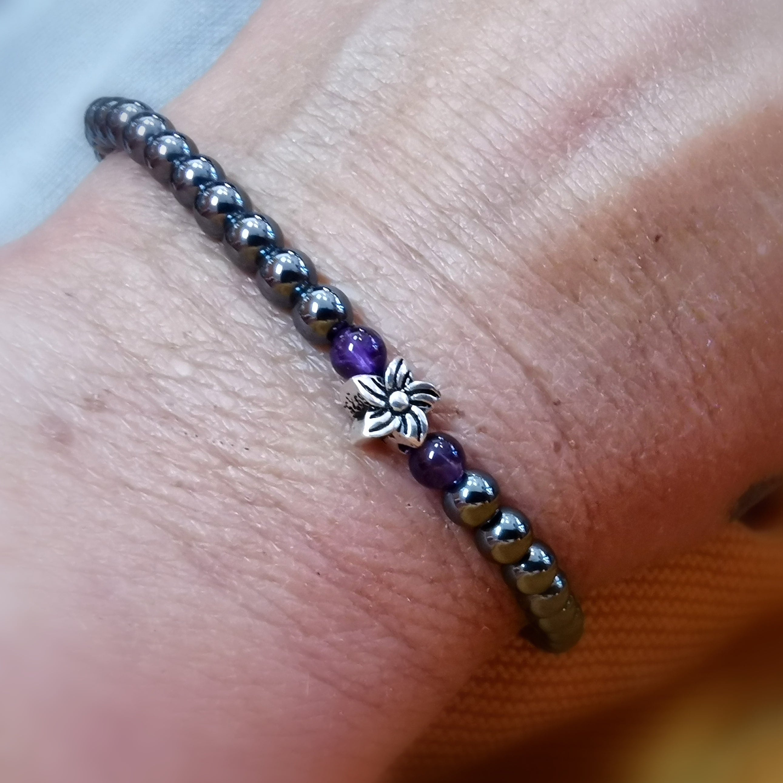 Hämatit Edelstein Amethyst Hibiskus Blüte Chakra Karma Armband geweiht, gute Gefühle