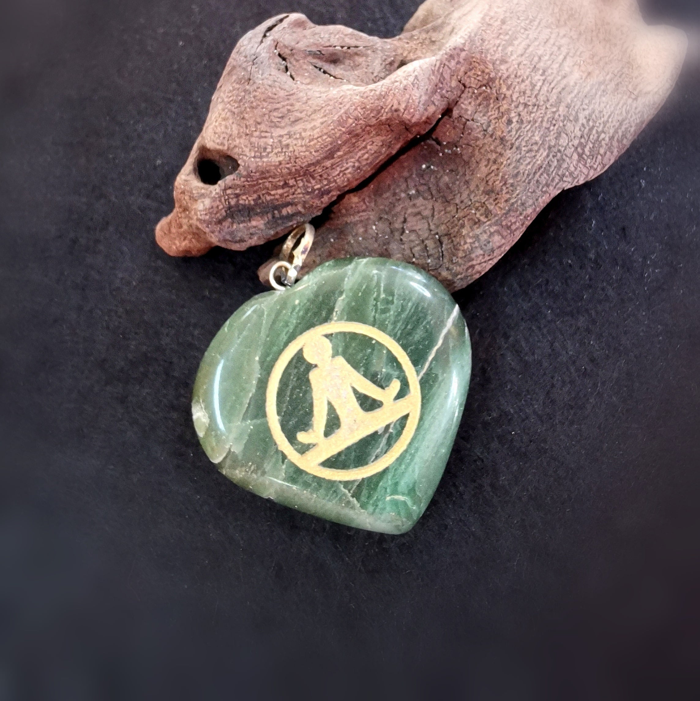 Nephrit Jade Edelstein Herz Amulett, Buddha Karma Anhänger, allumfassende Liebe, Kraft des Herzens