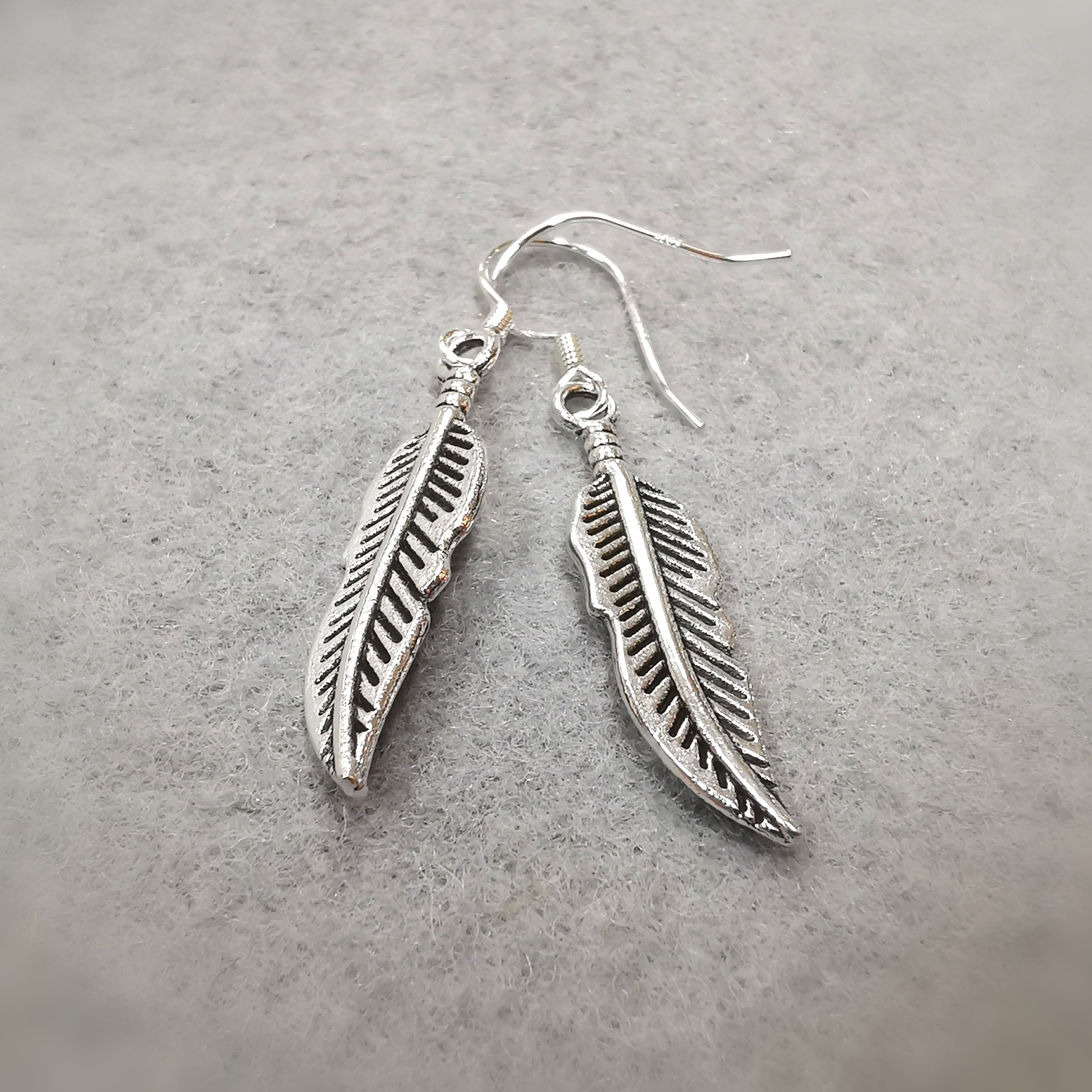 Feather earrings - symbol of light and lightness