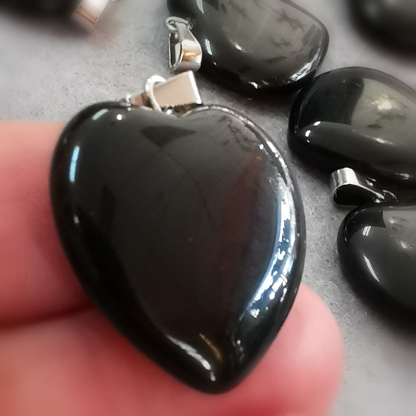 Herz Kette Onyx Edelstein, Karma Heilstein 45-50 cm, Heilstein geweiht, Vertrauen und Schutz