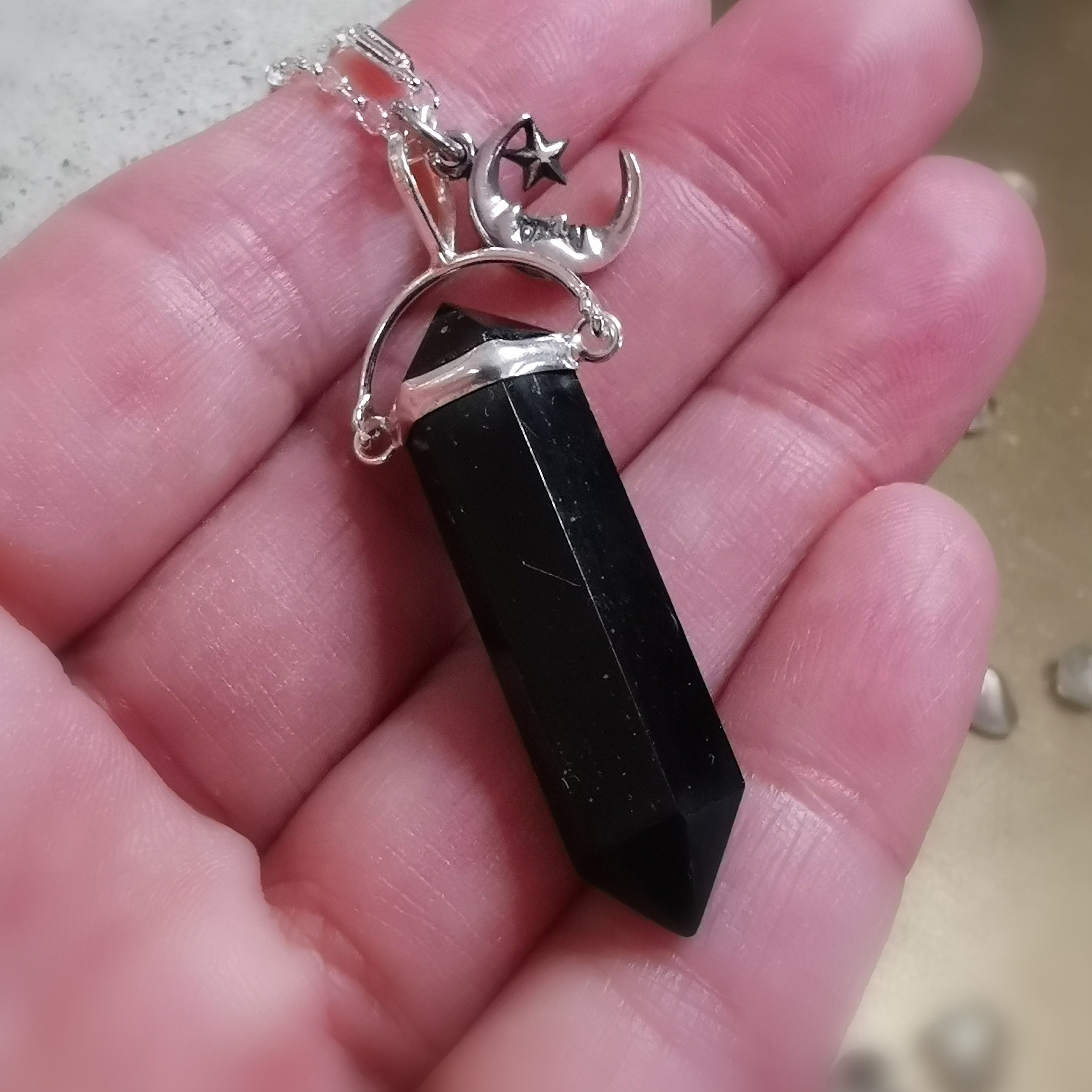 Collar de karma de luna nueva de piedra preciosa de protección de encaje de ónix, piedra curativa consagrada, confianza