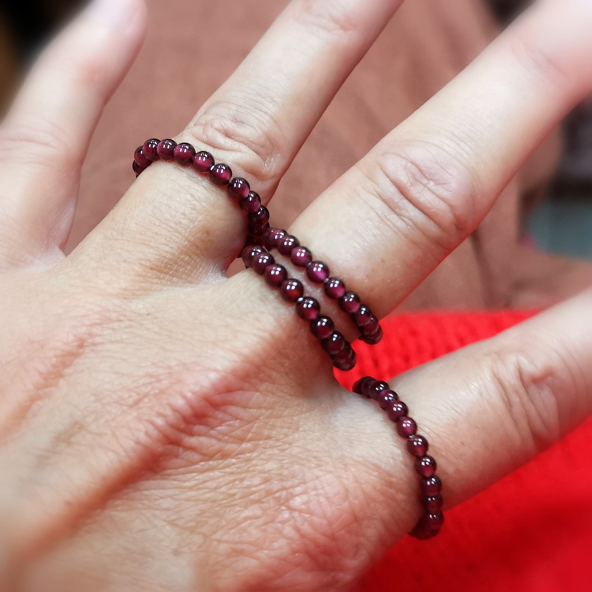 Love: Garnet Gemstone Healing Stone Karma Ring, elastic