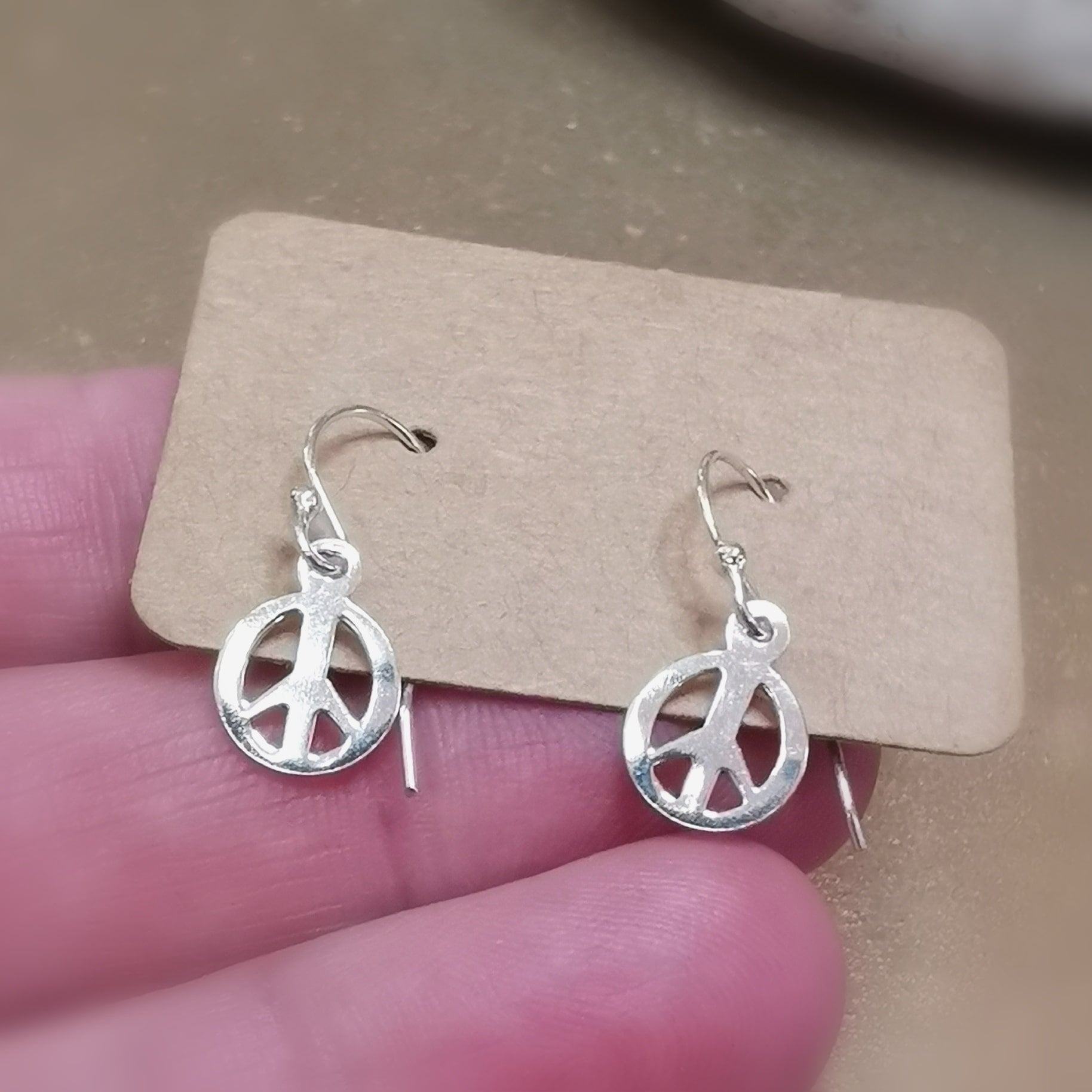 Peace Symbol Ohrhänger – Mini Ohrringe aus 925er Sterlingsilber, Ausdruck für Frieden & Freiheit