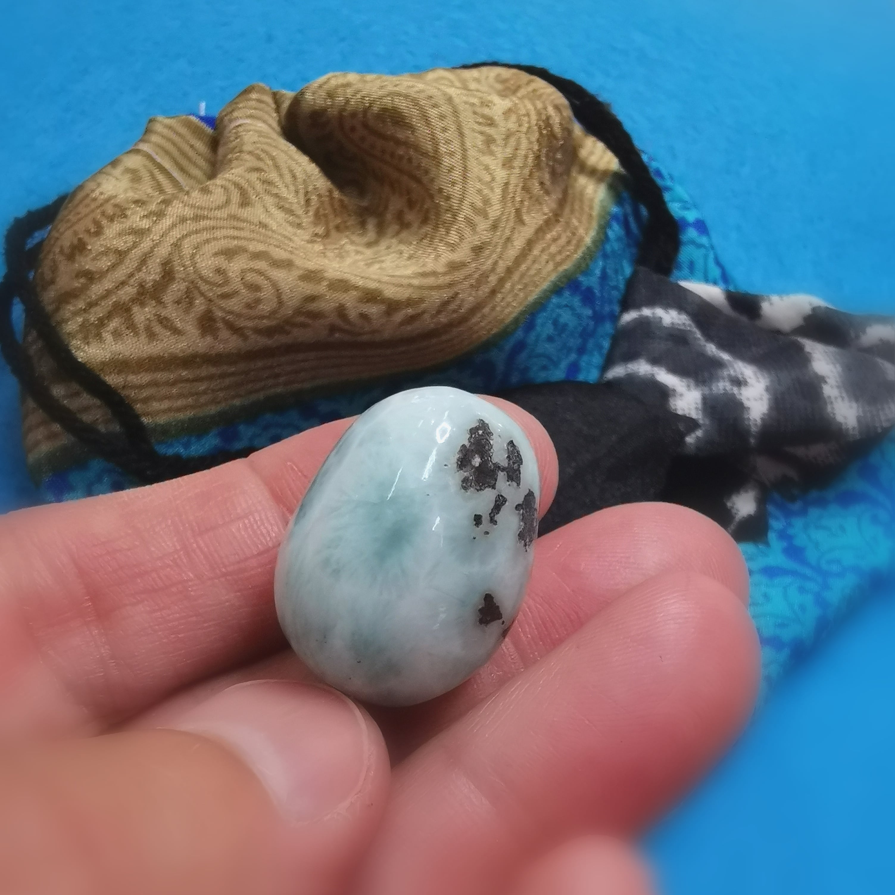 🌊 Larimar Edelstein Handschmeichler – Taschenstein - Meditation für Klarheit & innerer Ruhe