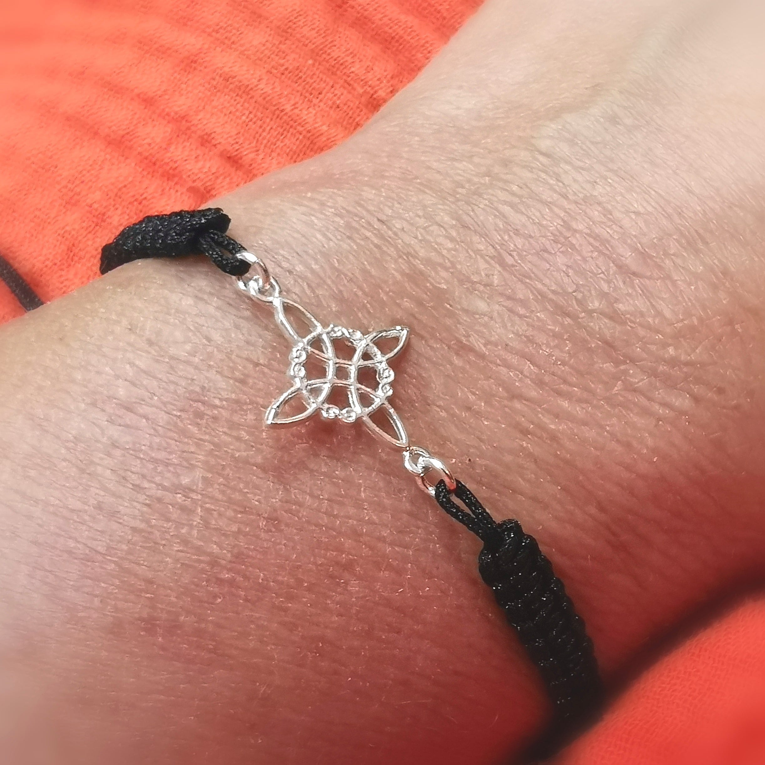 🪄 Hexenknoten Makramee Armband Schwarz – Schutz, Weiblichkeit & altes Wissen