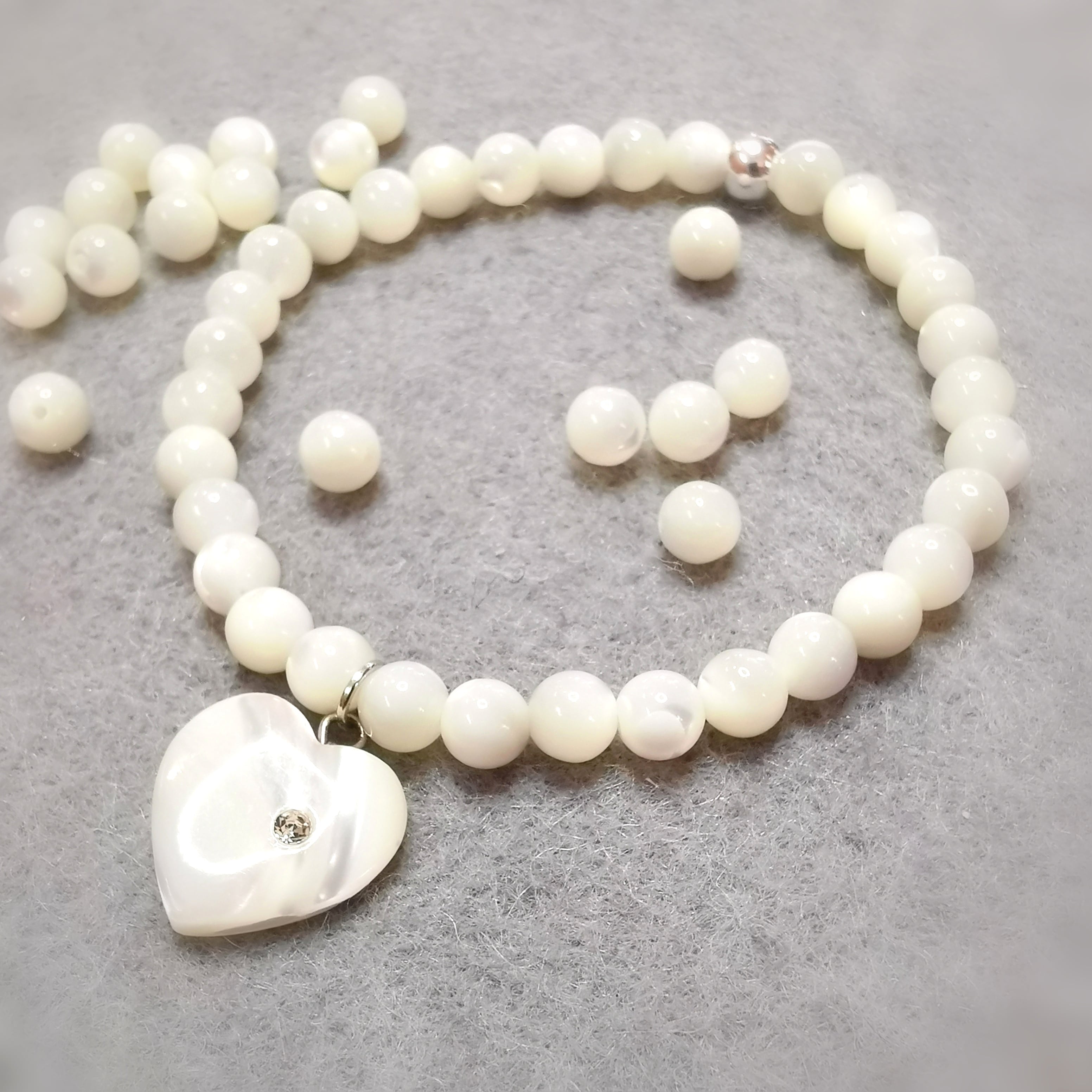 🌊 Perlmutt Herz Karma Armband – geweiht für Sanftheit, Schutz & liebevolle Wandlung