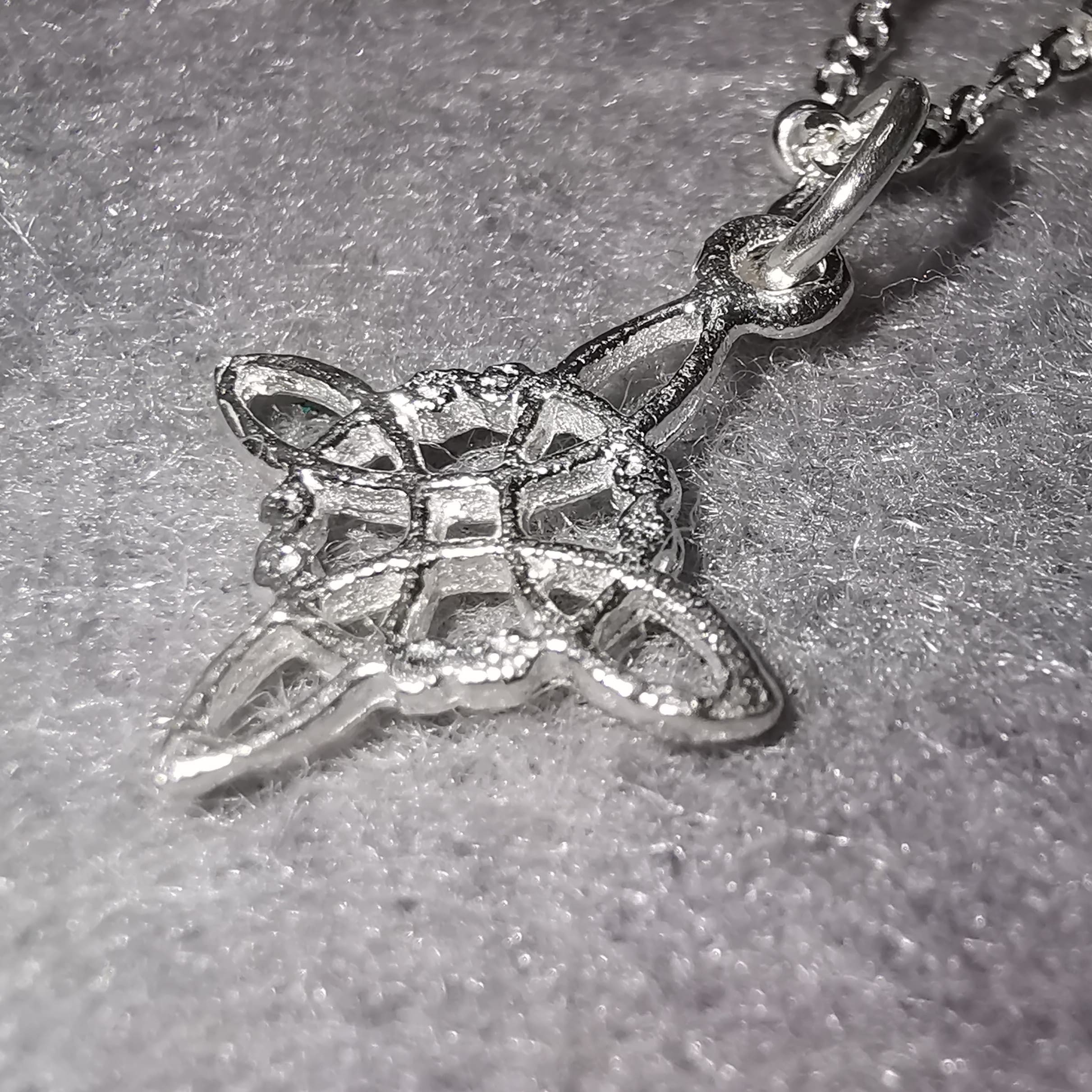 🪄 Hexenknoten Kette Sterlingsilber – Schutz, Weiblichkeit & altes Wissen