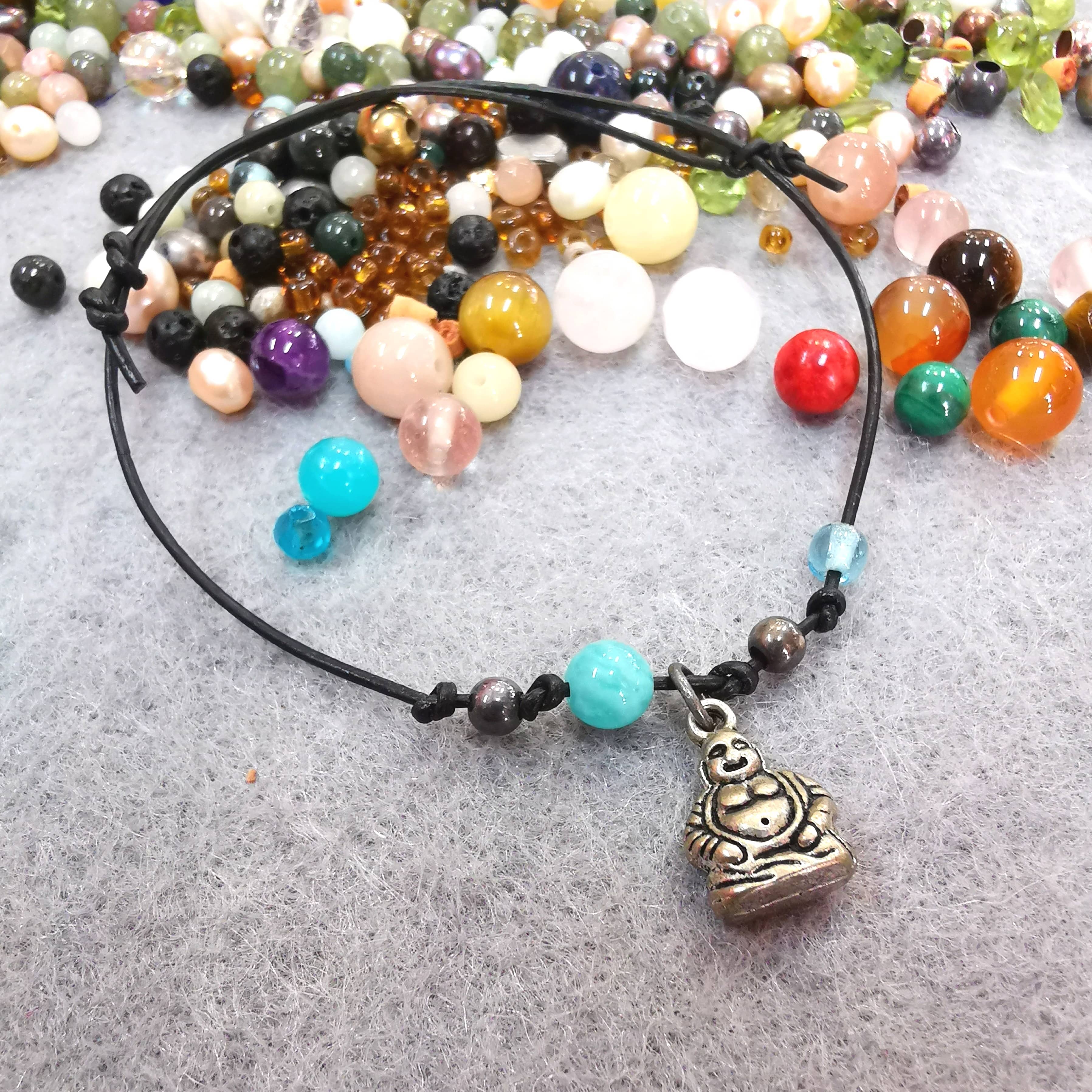 🌀 Amazonit Leder Armband mit Budai – geweiht für Balance & spirituelle Klarheit