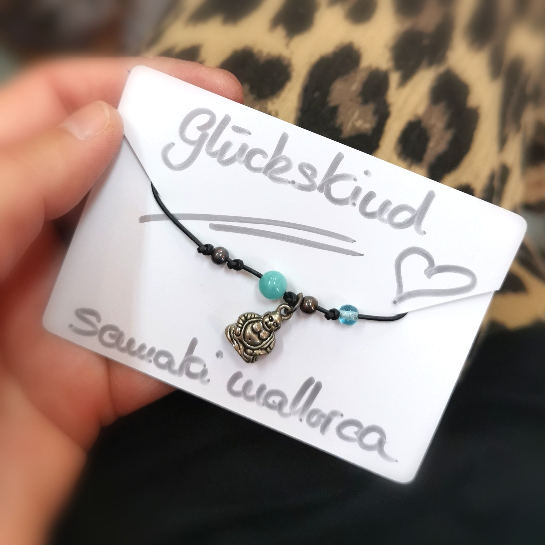 🌀 Amazonit Leder Armband mit Budai – geweiht für Balance & spirituelle Klarheit