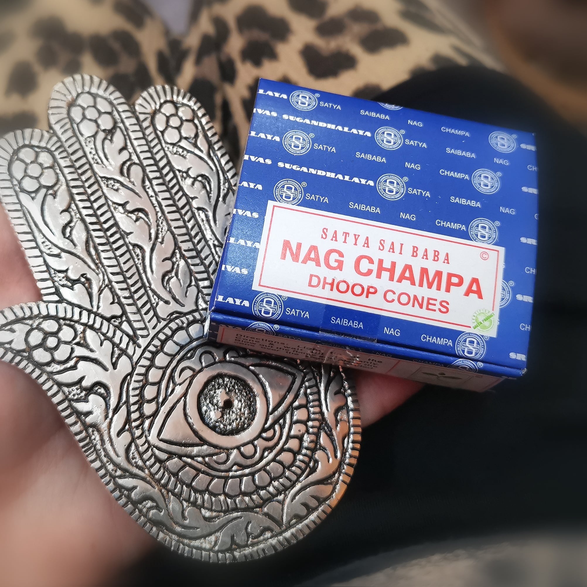 Nag Champa Räucherset – Fatimas Hand & Satya Karma Kegel- geweiht für Klarheit, Fokus & spirituelle Reinigung