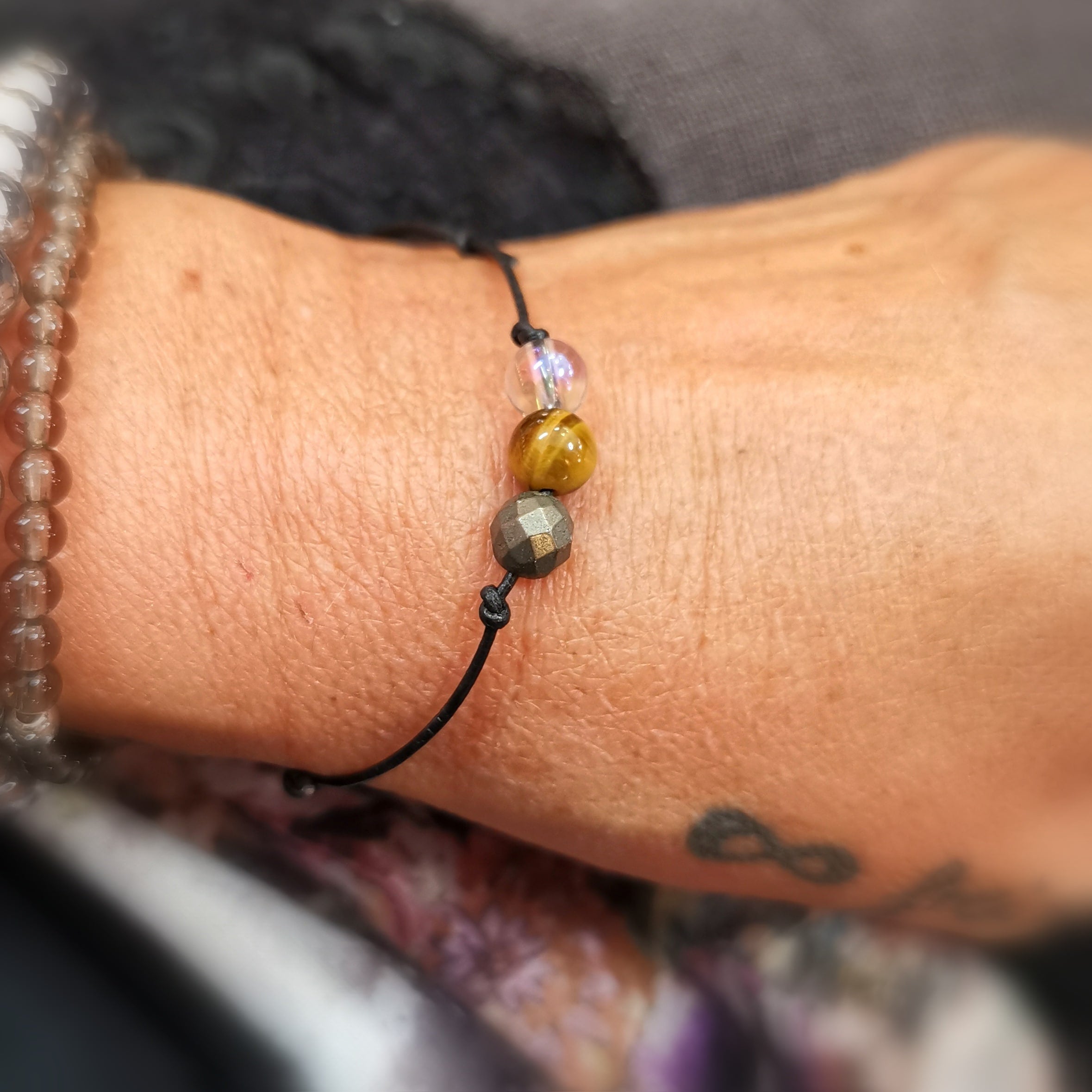 🌟 Angel Aura Pyrit Tigerauge Karma Armband – geweiht für Mut, Transformation & Glück