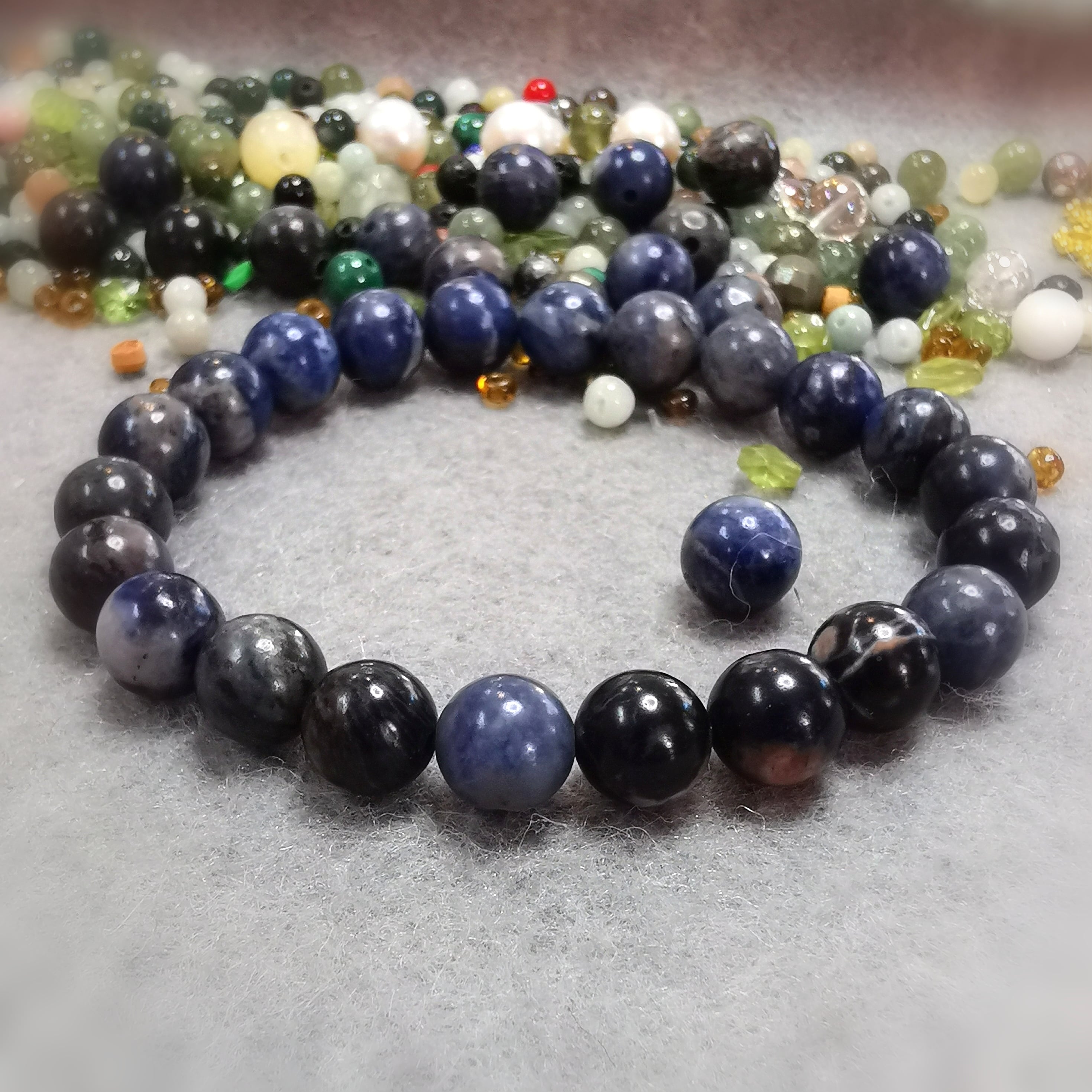 Sodalith Chakra Edelstein Armband klassisch  – geweiht für emotionales Gleichgewicht & innere Klarheit