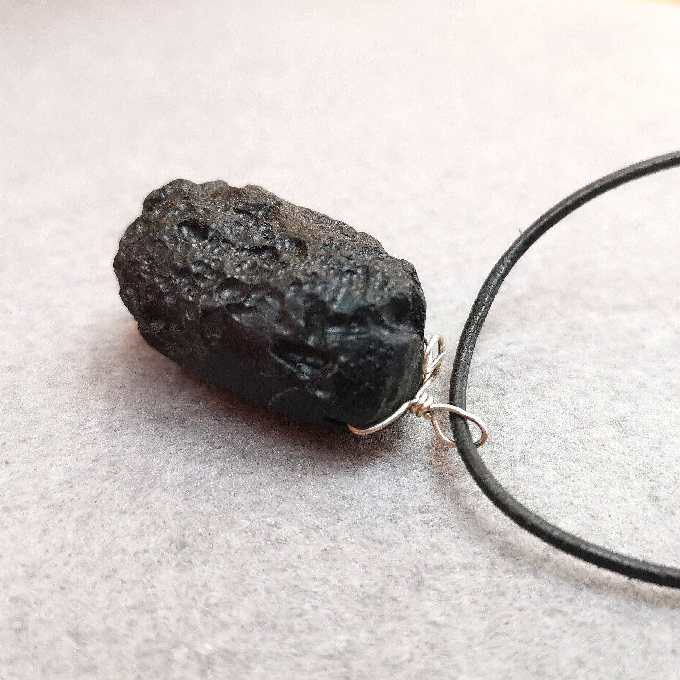 ✨ Tektit Karma Edelstein Kette Leder – geweiht für Transformation & Erkenntnis