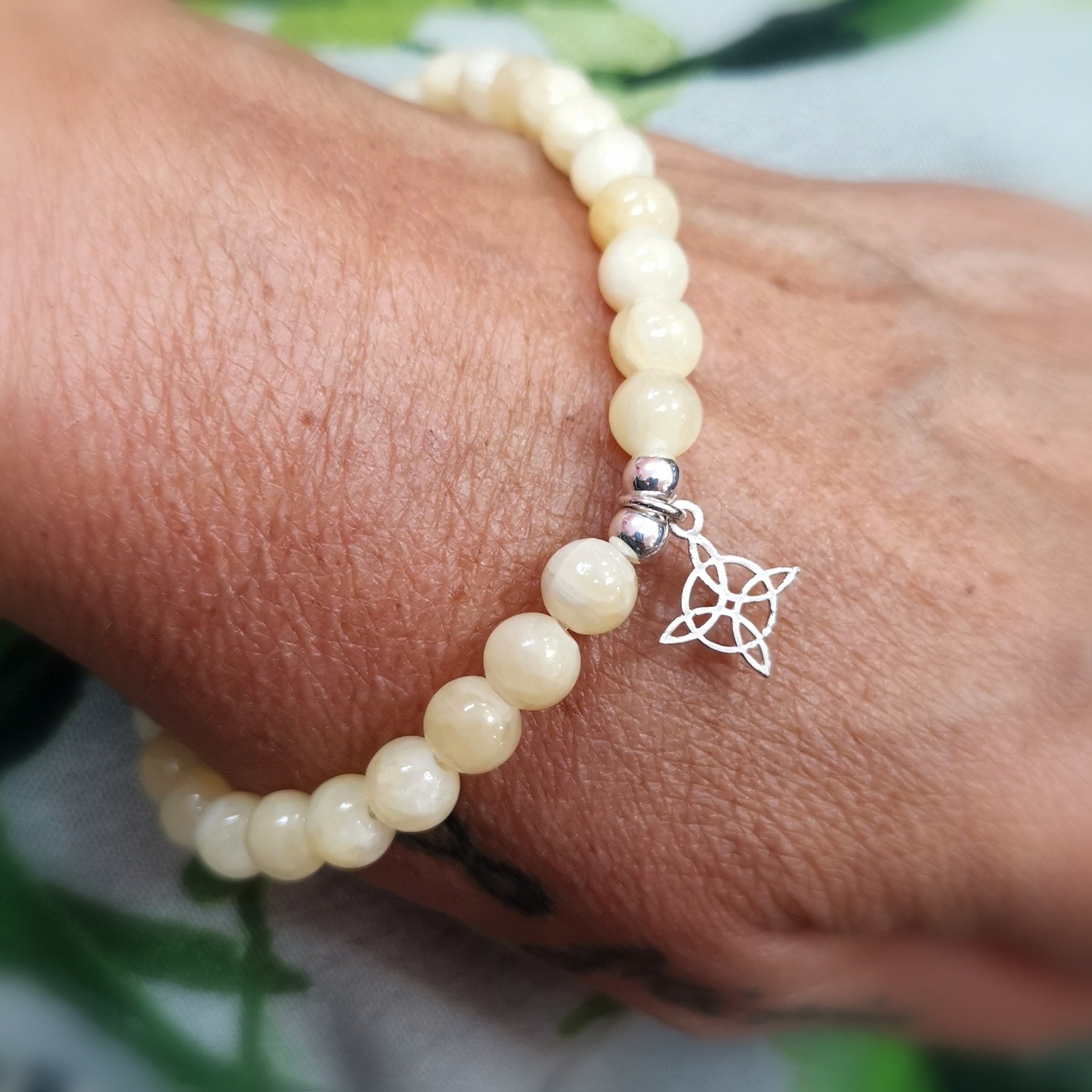 Orangencalcit Hexenknoten Karma Edelstein Armband – Lebensfreude & inneres Licht
