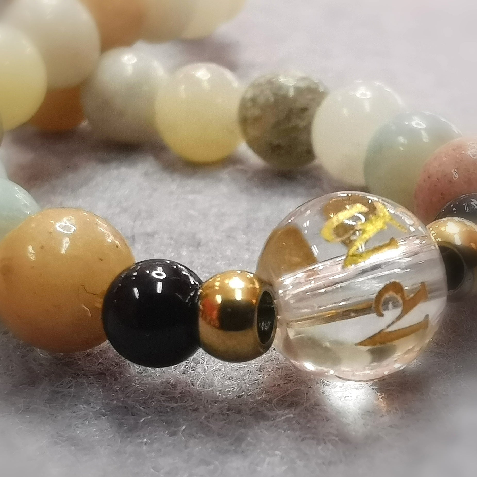 Amazonit & Turmalin Karma Armband Om Mani Padme Hum – Selbstausdruck, Ruhe & innere Balance