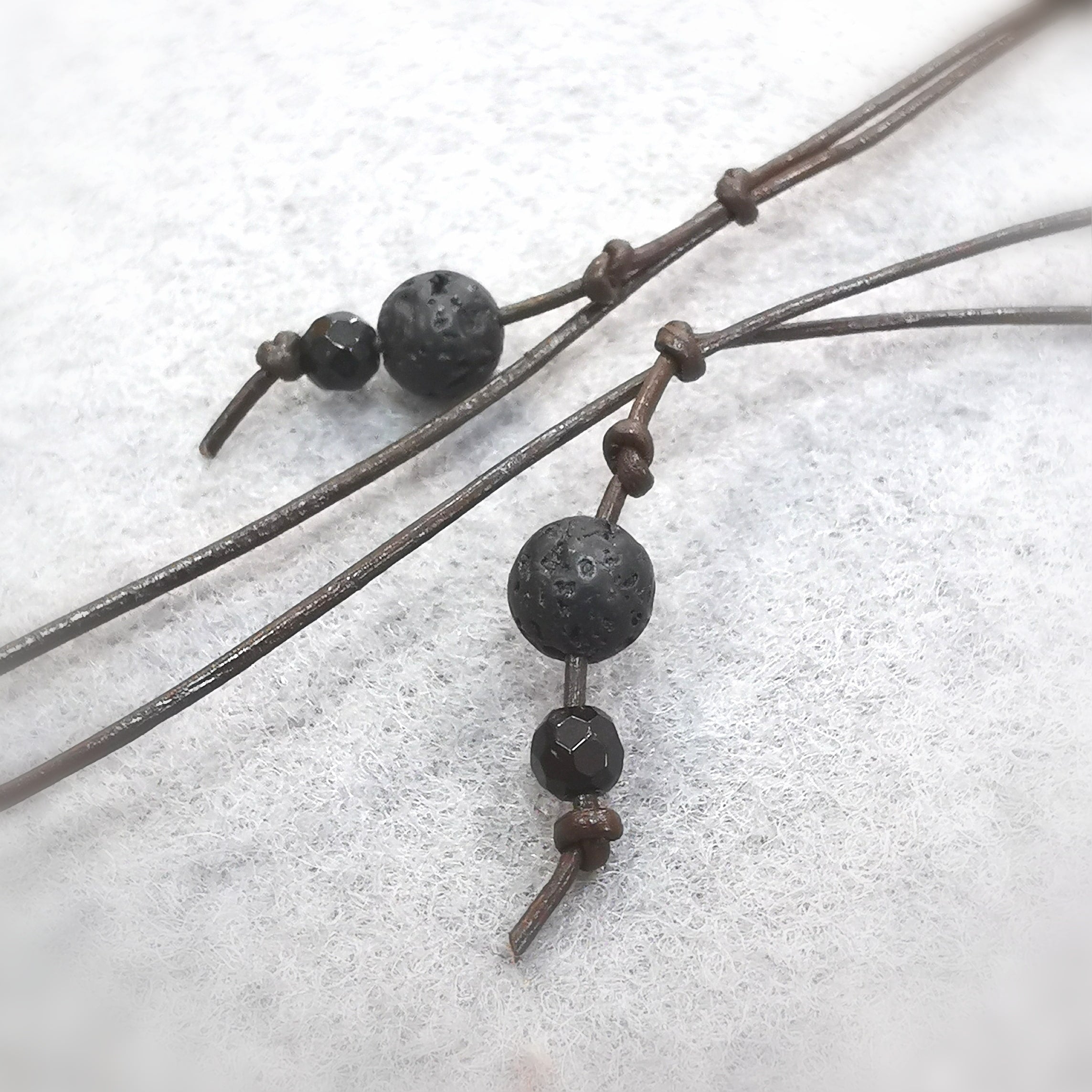 Mahagoni Obsidian Pendel – geweihte Leder-Karma-Kette für Selbstausdruck & klare Gedanken