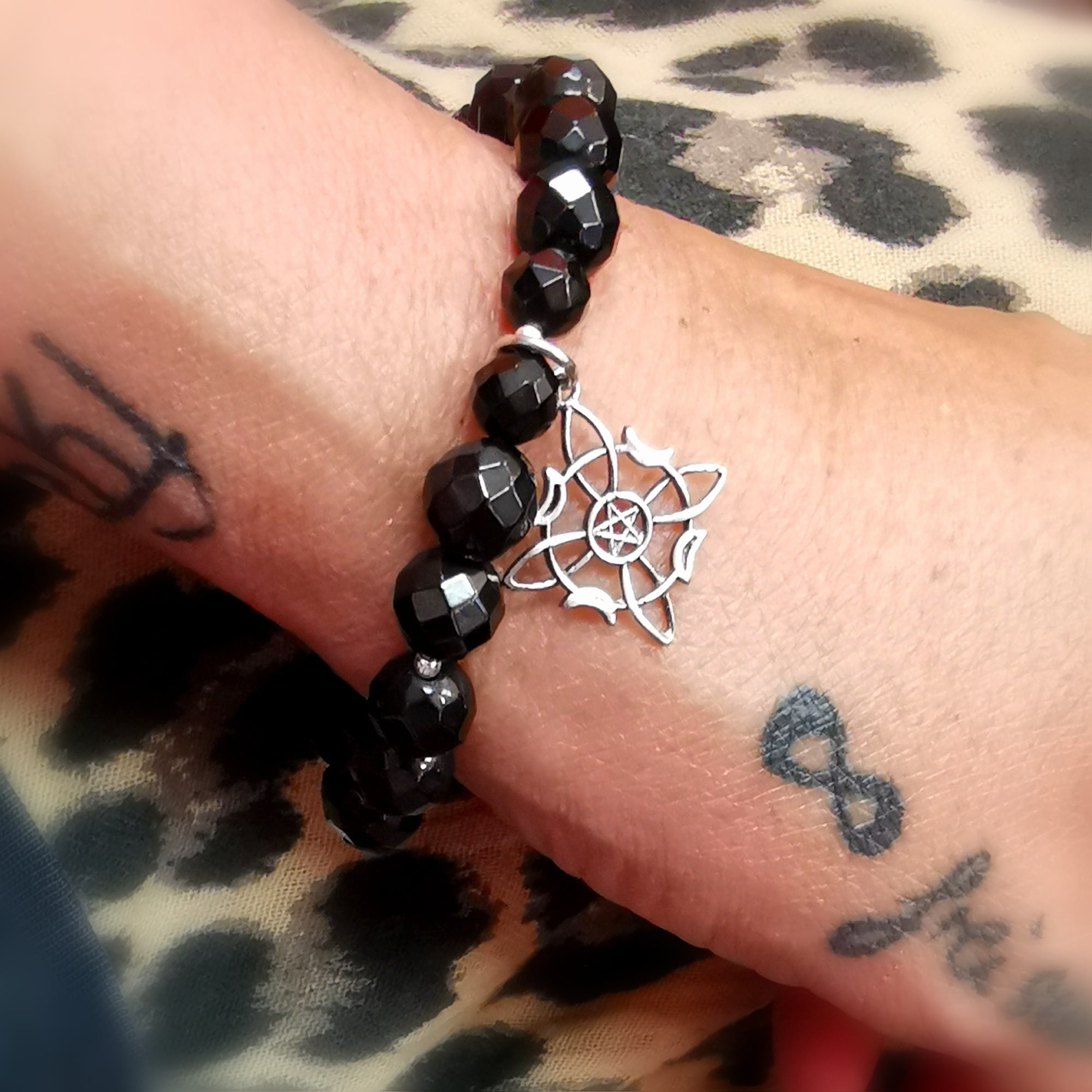 Gagat Hexenknoten Edelstein Karma Armband – Anti-Stress, Erdung & Schutz