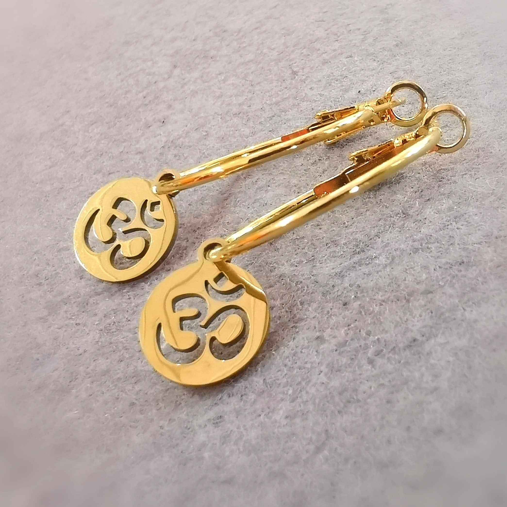 🕉️ OM Hoops, Edelstahl Creolen goldfarben – innerer Frieden & spirituelle Harmonie