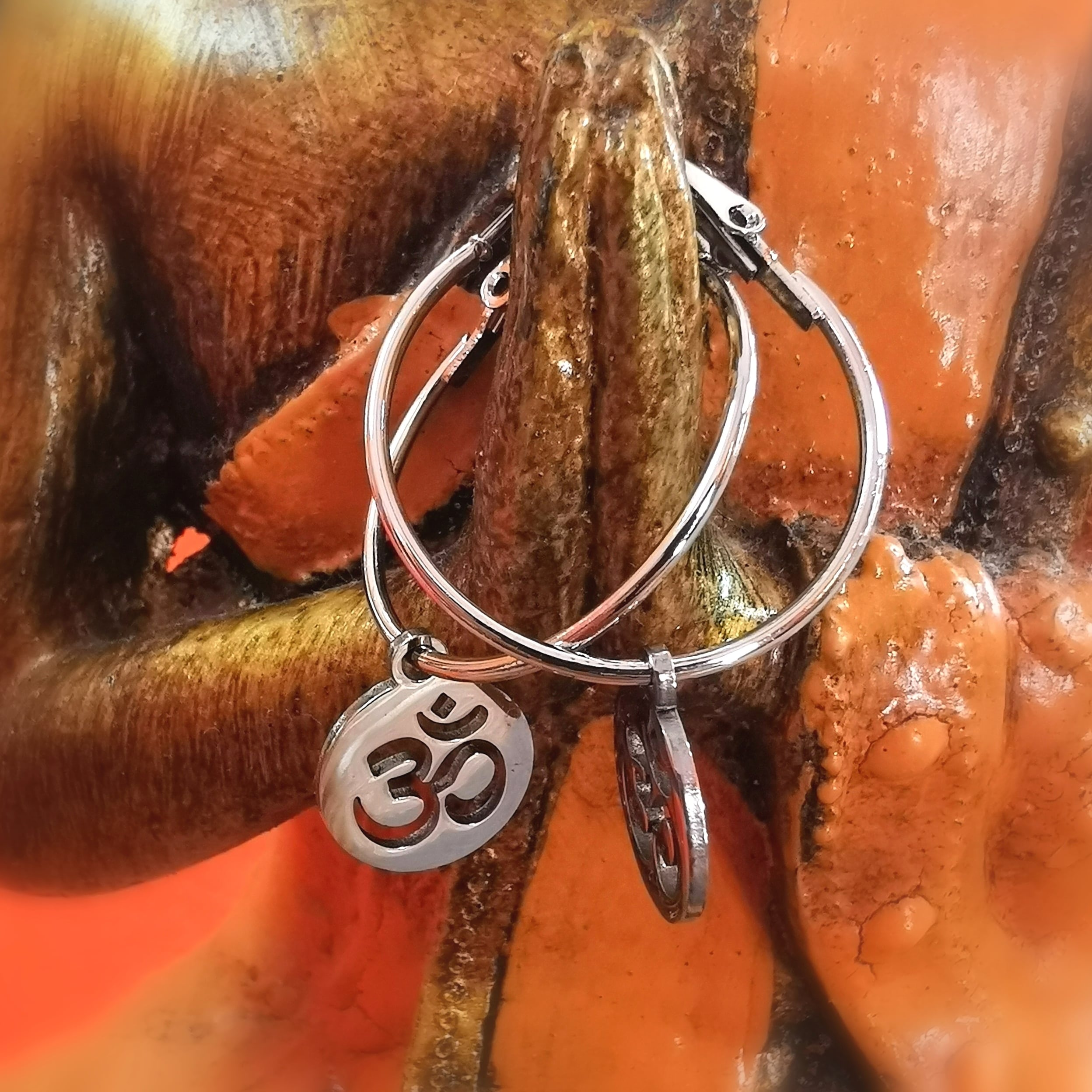 🕉️ OM Hoops, Edelstahl Creolen silberfarben – innerer Frieden & spirituelle Harmonie