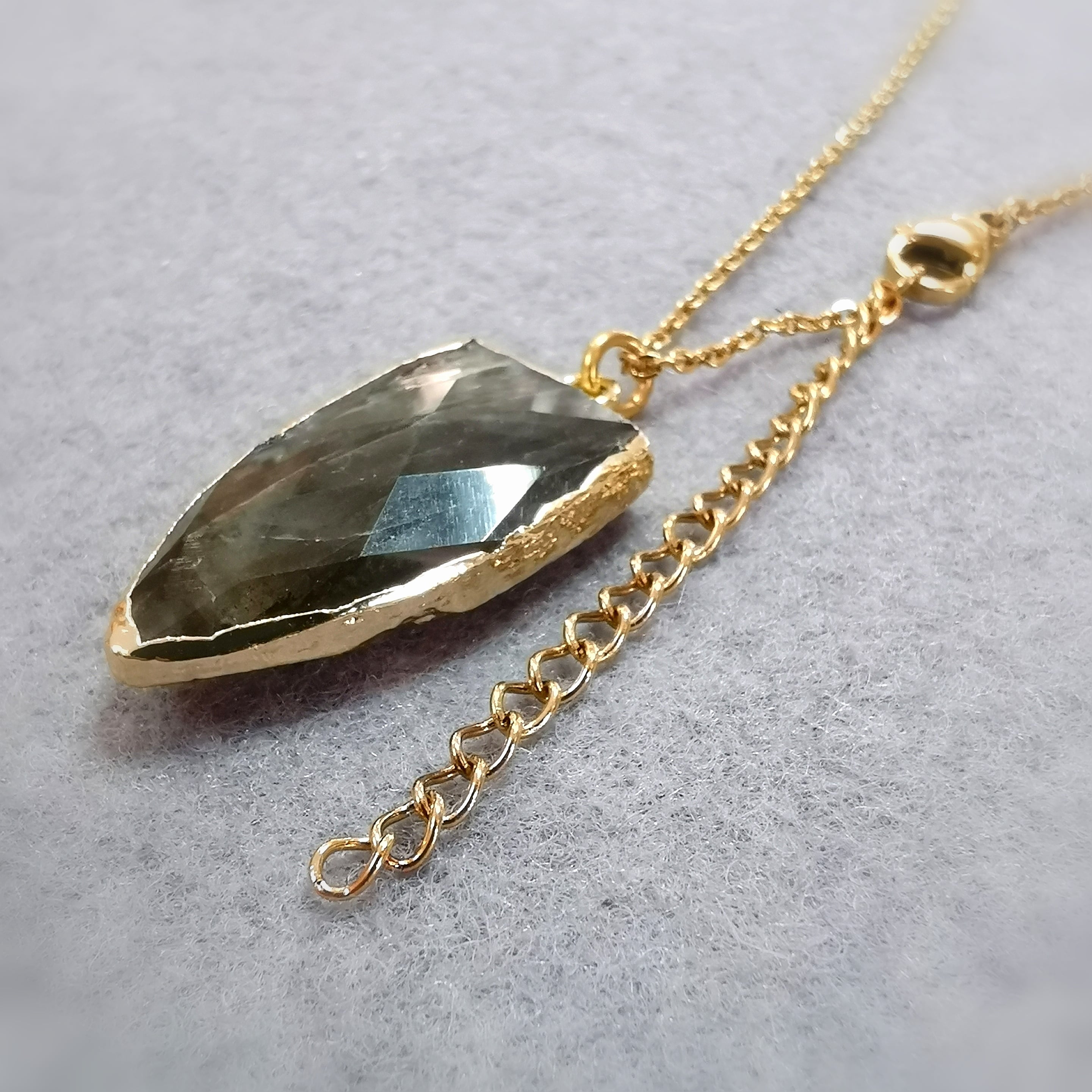 Labradorit Heilstein Edelstahl Karma Kette – geweiht für Transformation & Intuition