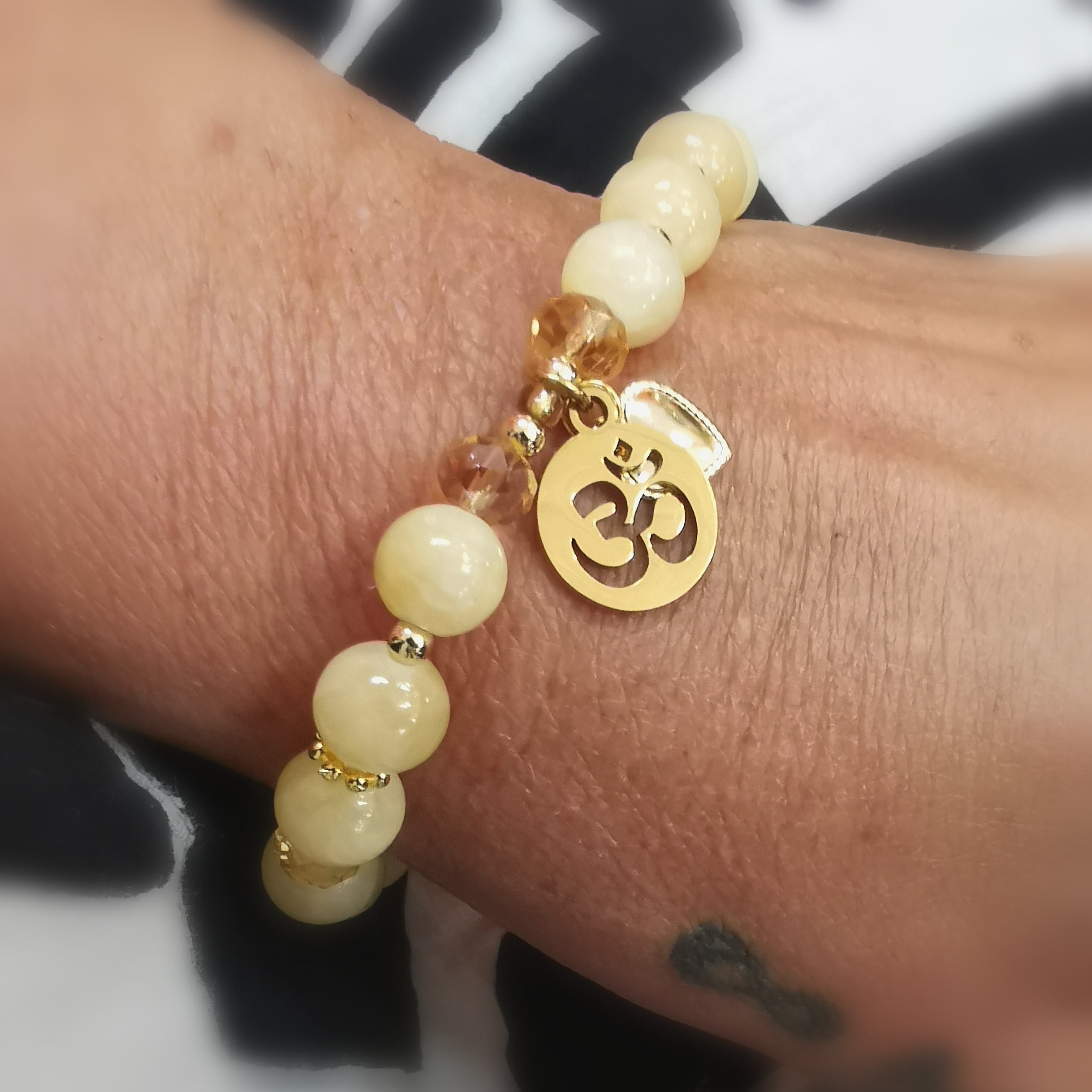 Orangencalcit Sonnenlicht OM Herz Armband, Karma Edelstein geweiht – innere Mitte