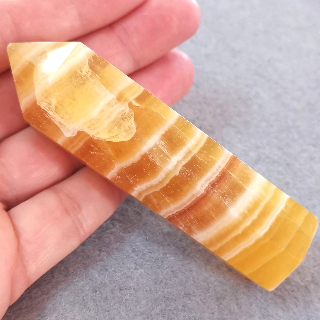 Orangencalcit Obelisk Edelstein XL – geweiht für Lebensfreude, Kreativität & innere Sonne