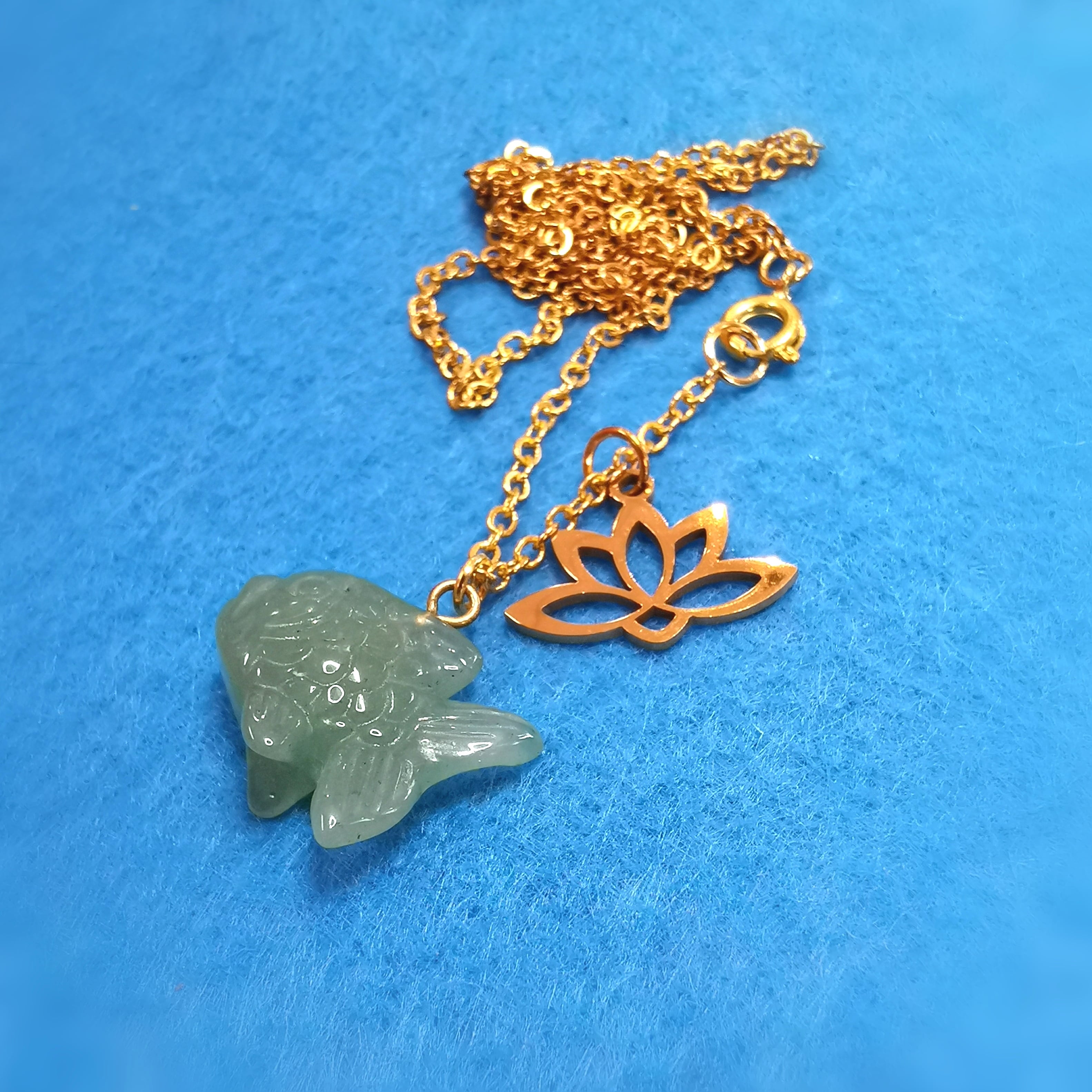 🐟 Koi & Lotus Edelstein Karma Kette – geweiht für Glück, Harmonie & innere Stärke