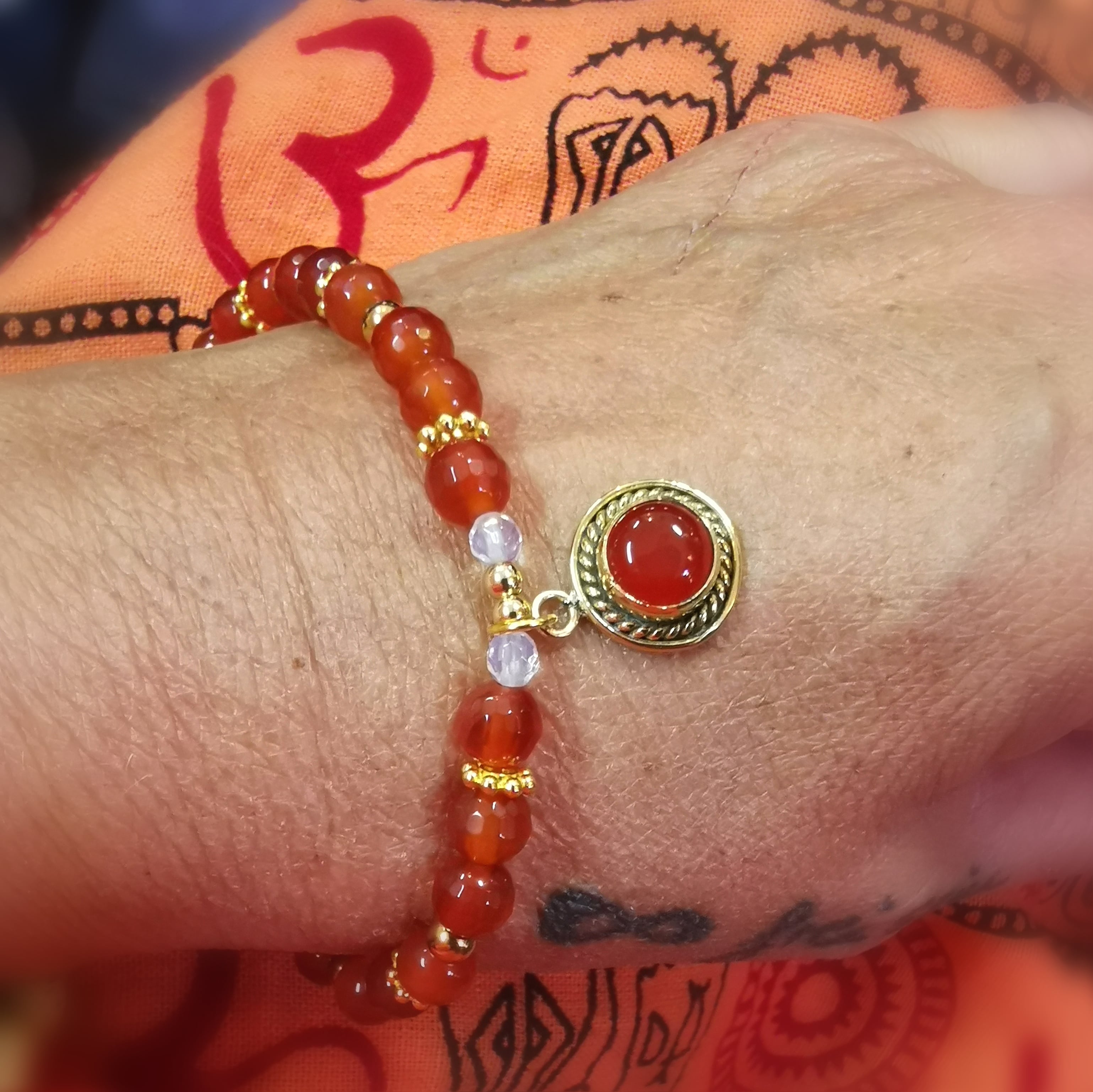 Glücksachat Carneol Chakra Edelstein Boho Armband – geweiht für Lebenslust & Vitalität