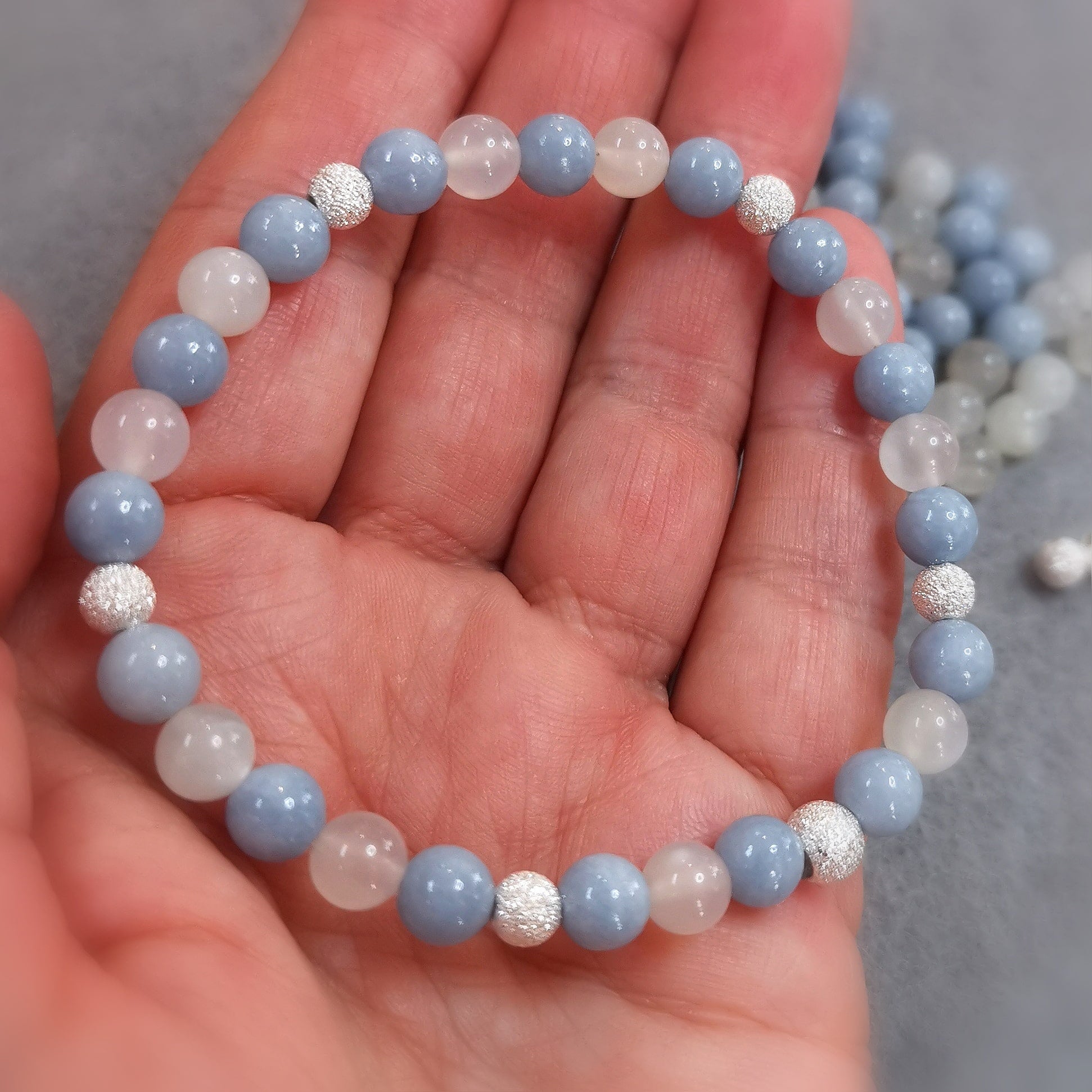 Angelit & Regenbogen-Mondstein Edelstein Karma Armband – geweiht für Hoffnung & Erleichterung