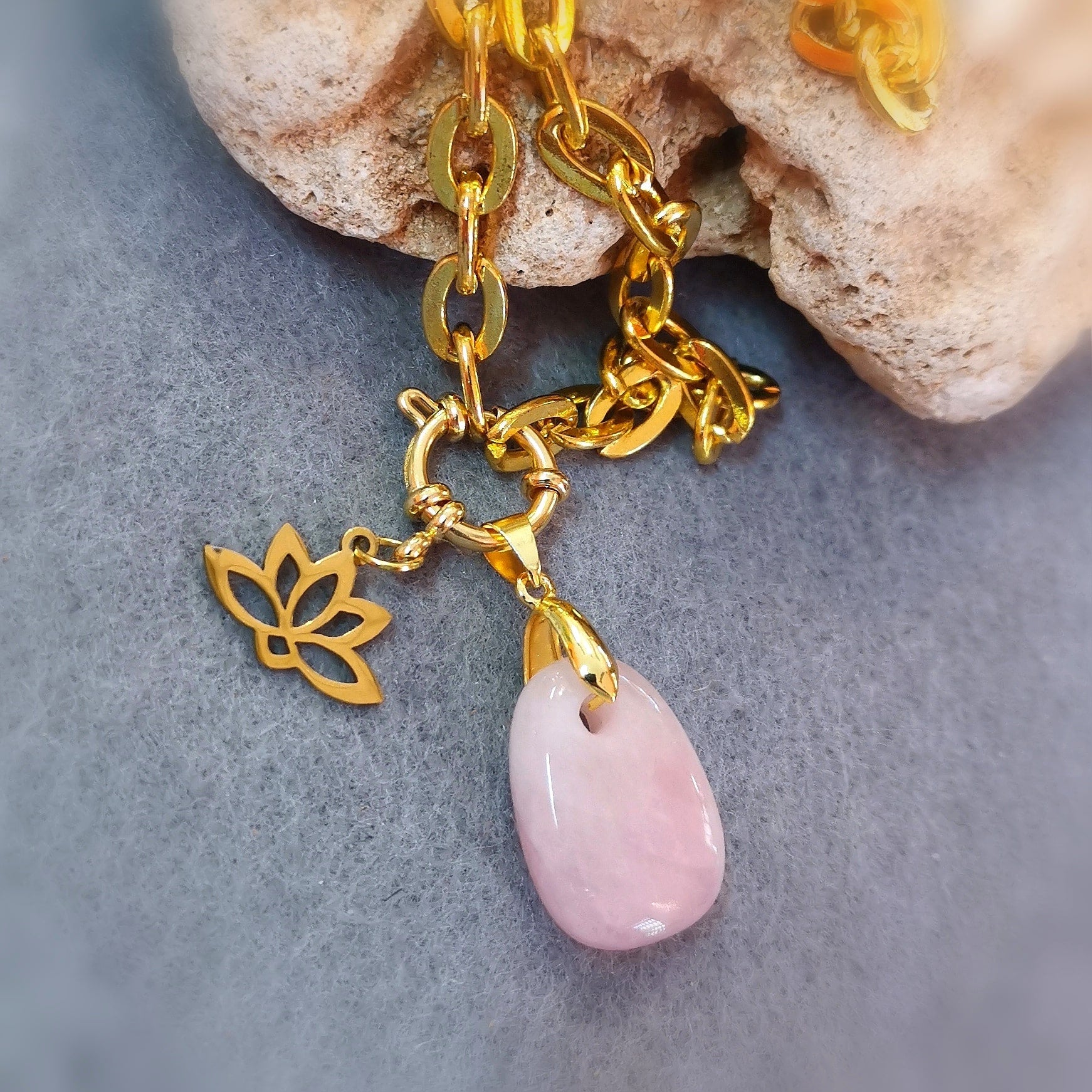 Rosenquarz Edelstein Lotus Kette Gold – Edelstahl Boho, geweiht für Harmonie