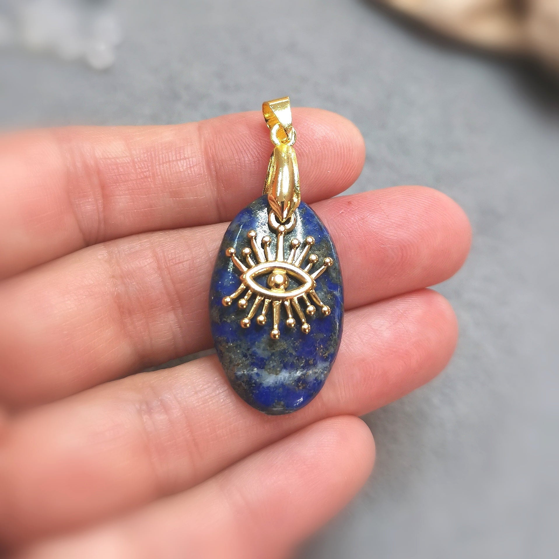 👁️‍🗨️ Lapislazuli Amulett mit göttlichem Auge – geweiht für Schutz, Klarheit & spirituelle Führung