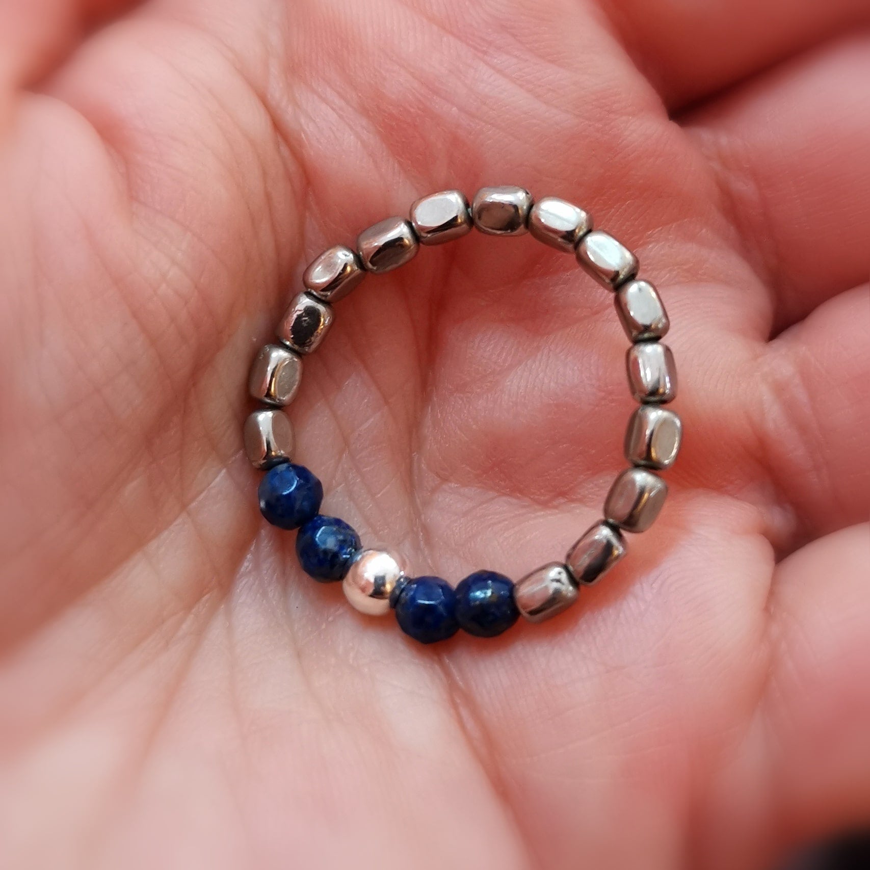 Lapislazuli Edelstein Elastik Bijou Ring – Ruhe & Klarheit