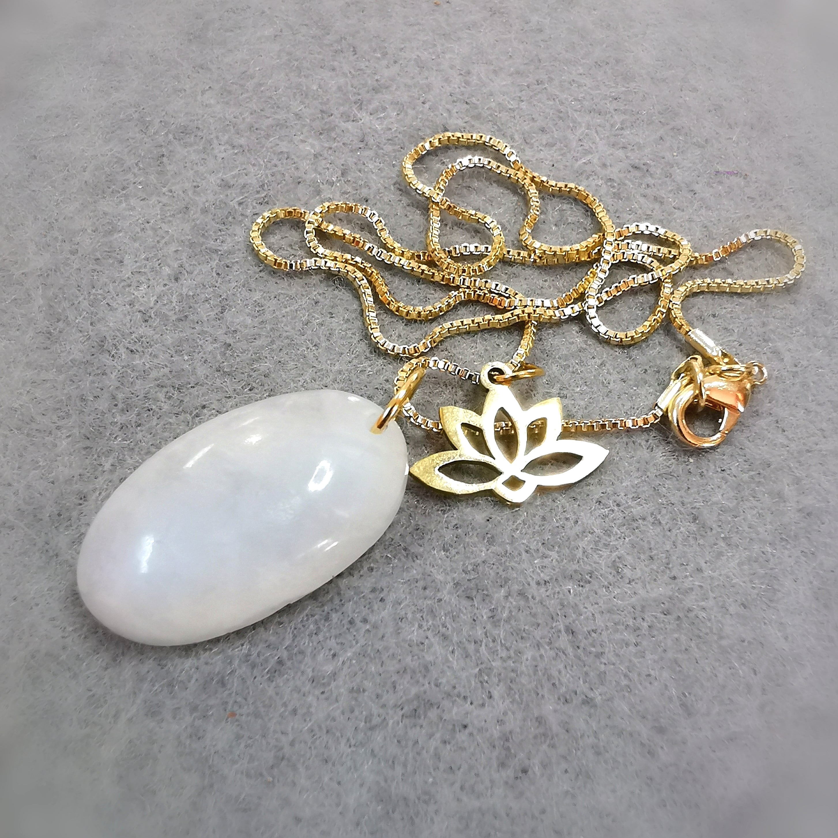 Mondstein Lotus Amulett – Yoga Kette aus Edelstahl Gold, geweiht für Spiritualität