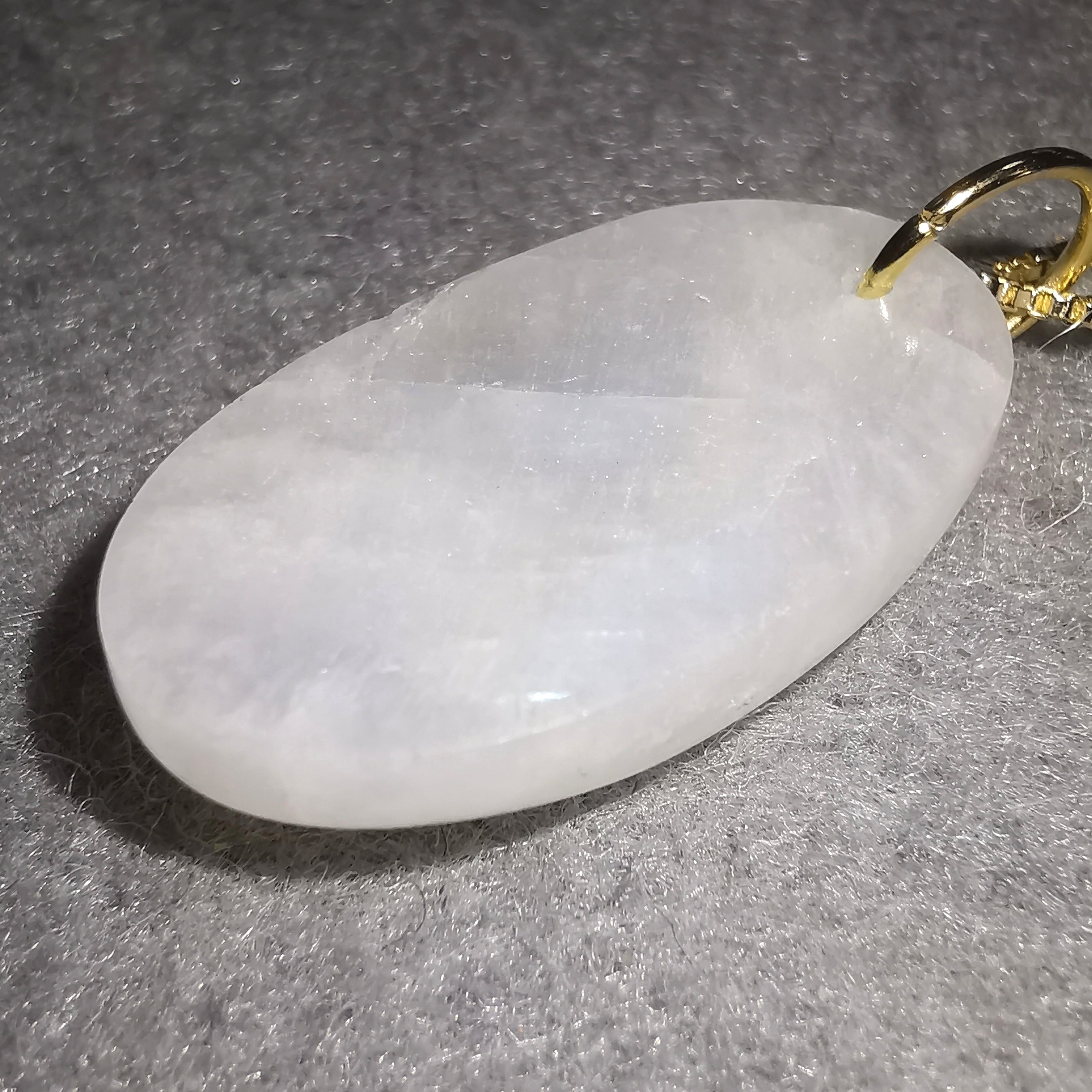 Mondstein Lotus Amulett – Yoga Kette aus Edelstahl Gold, geweiht für Spiritualität