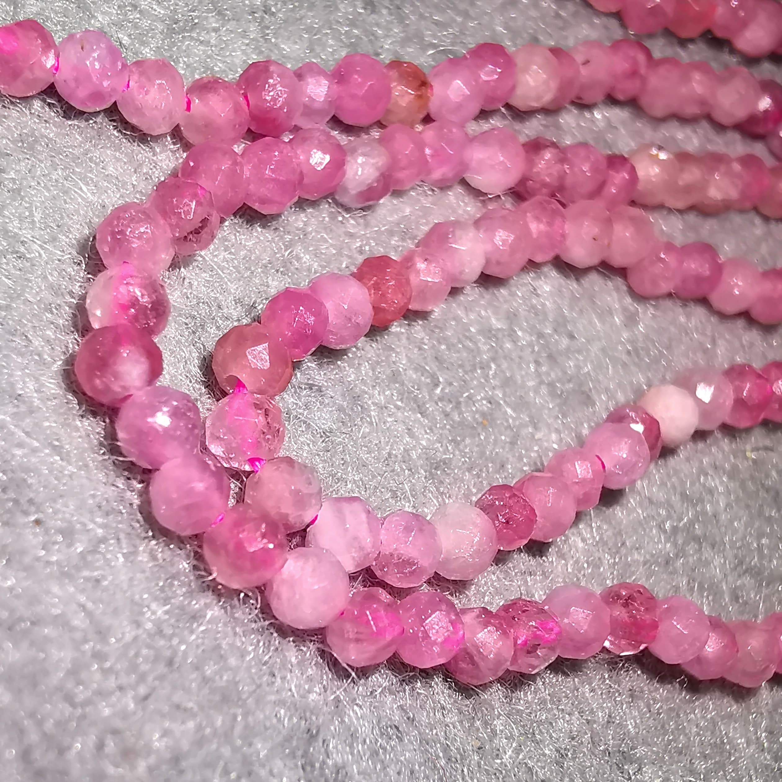 Rosa Turmalin Heilstein Edelstein Chakra Kette 2 mm – geweiht für Liebe zum Leben & Herzenskraft