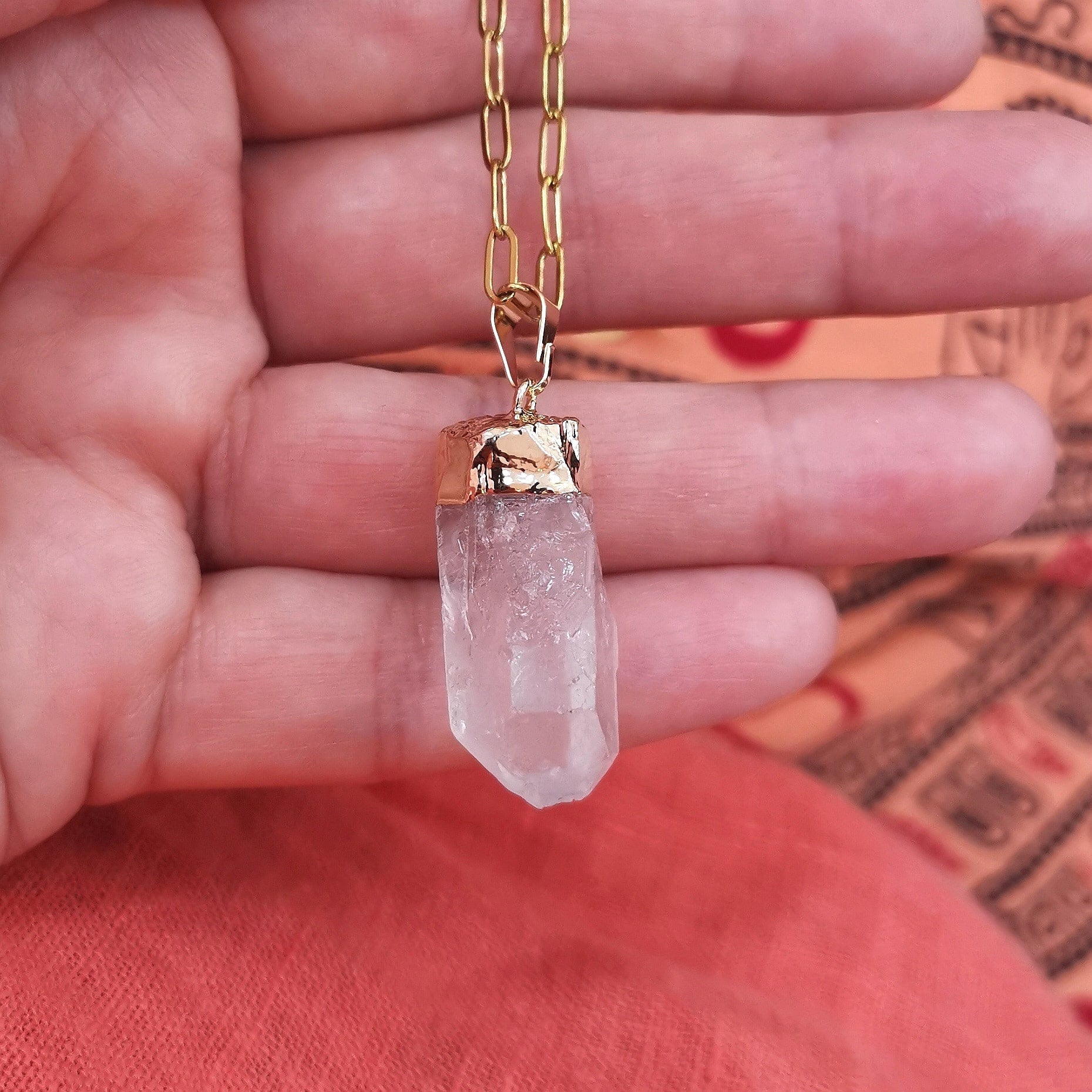 Bergkristall Heilstein Spitze Gold Karma Edelstahl Kette – geweiht für Klarheit, Energie & innere Reinheit