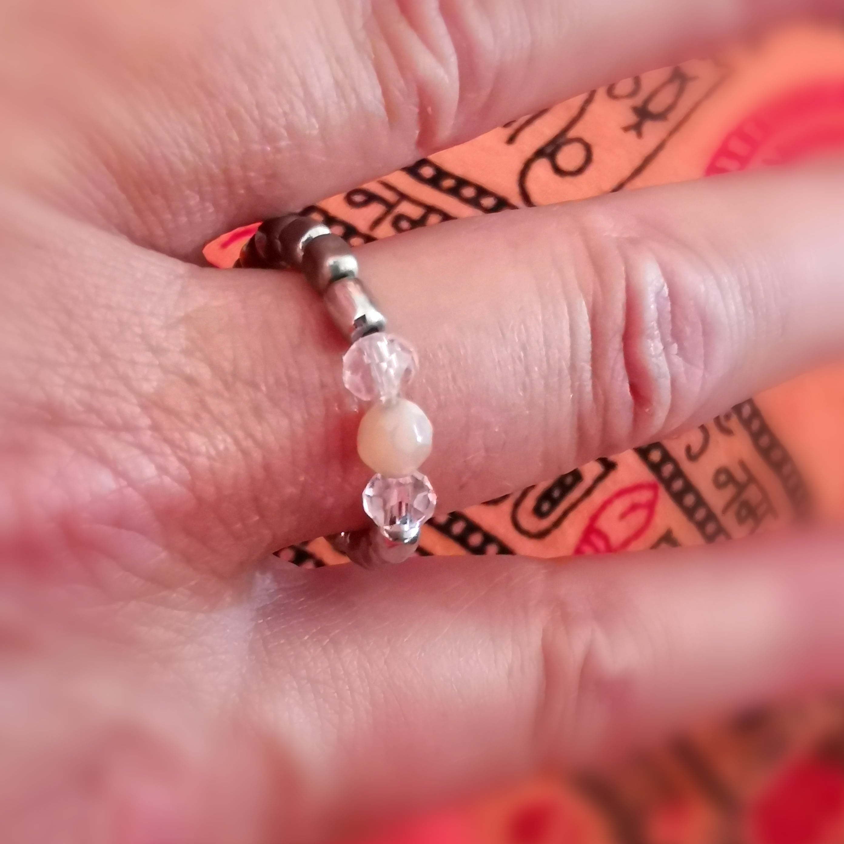 Sonnenstein Edelstein Elastik Ring – Sterlingsilber & Swarovski Glanz
