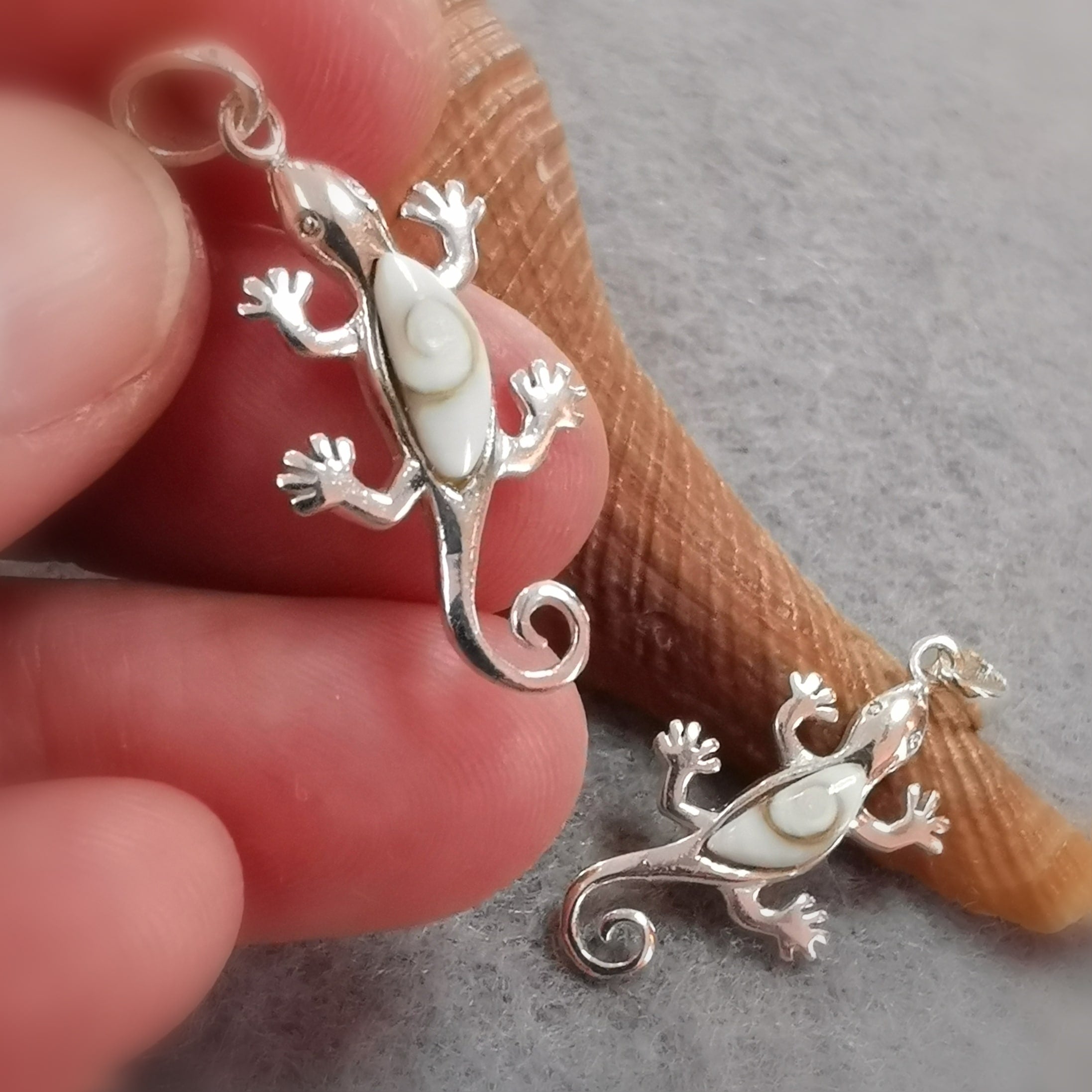 Gecko Glücksbringer Anhänger – Shiva Auge Muschel & Sterlingsilber
