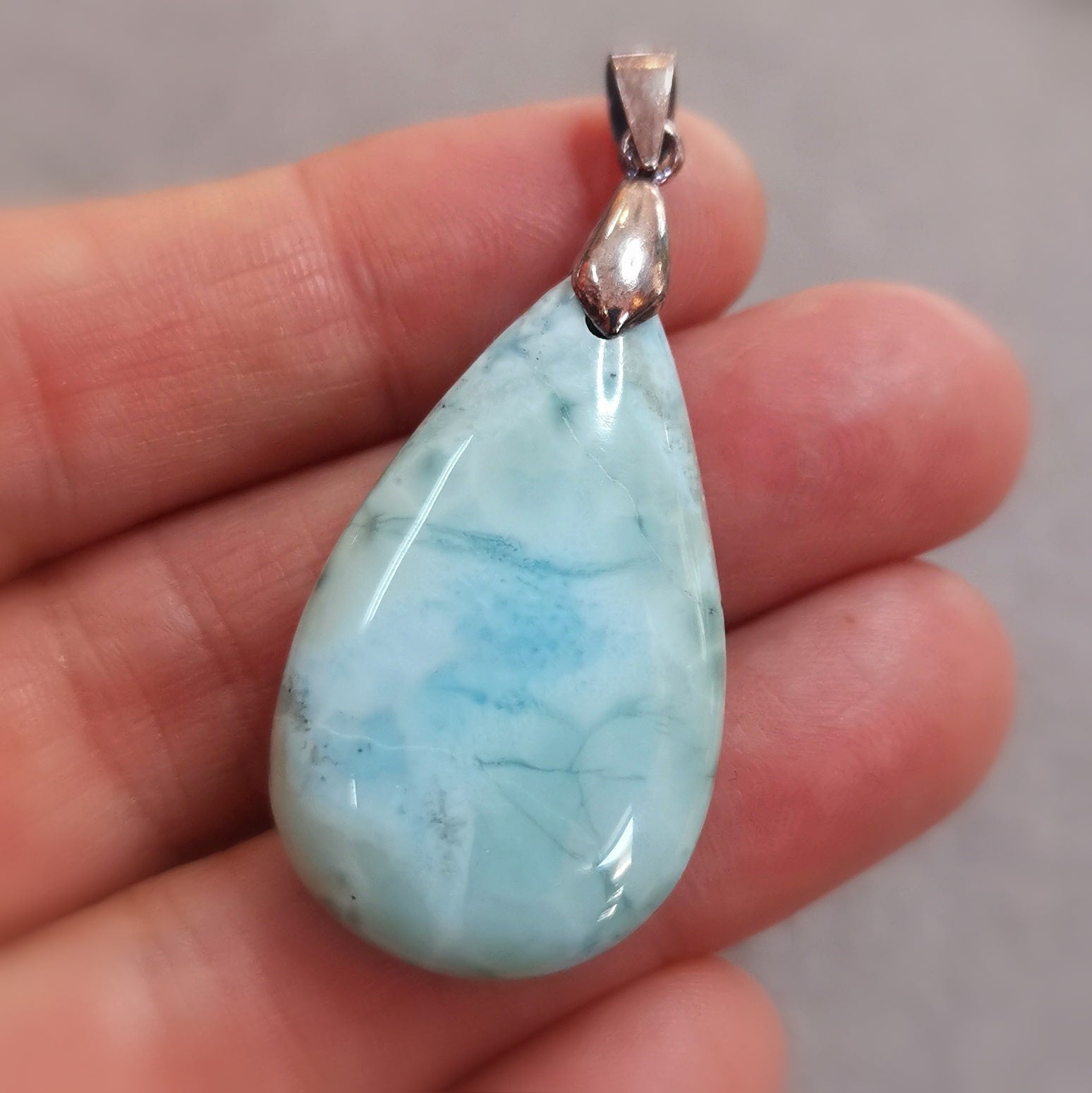 Larimar Tropfen Edelstein Anhänger – geweiht für Freiheit & Vertrauen