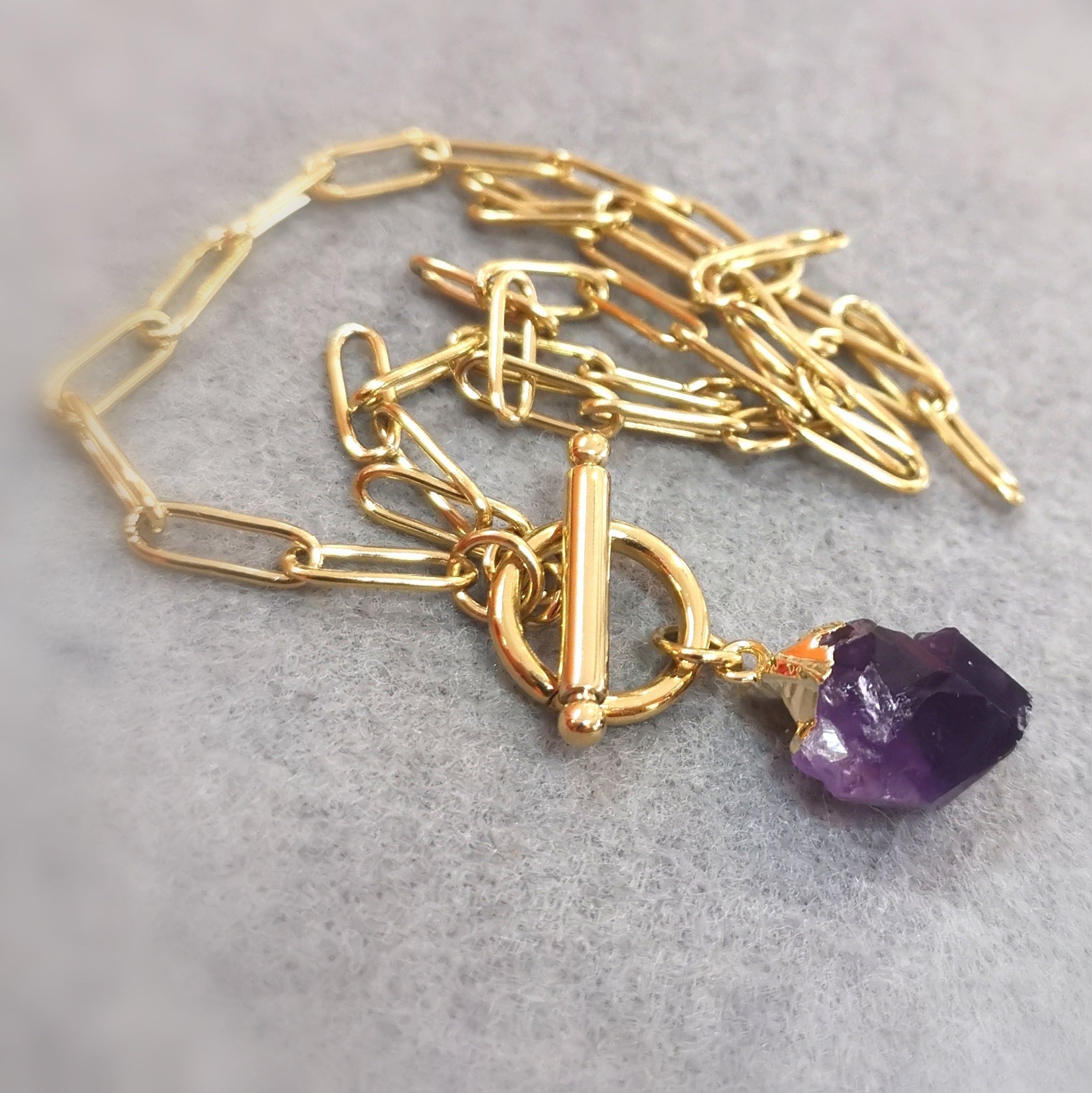 Amethyst Rohstein Yoga Kette Gold Edelstahl – Öffnung & Klarheit