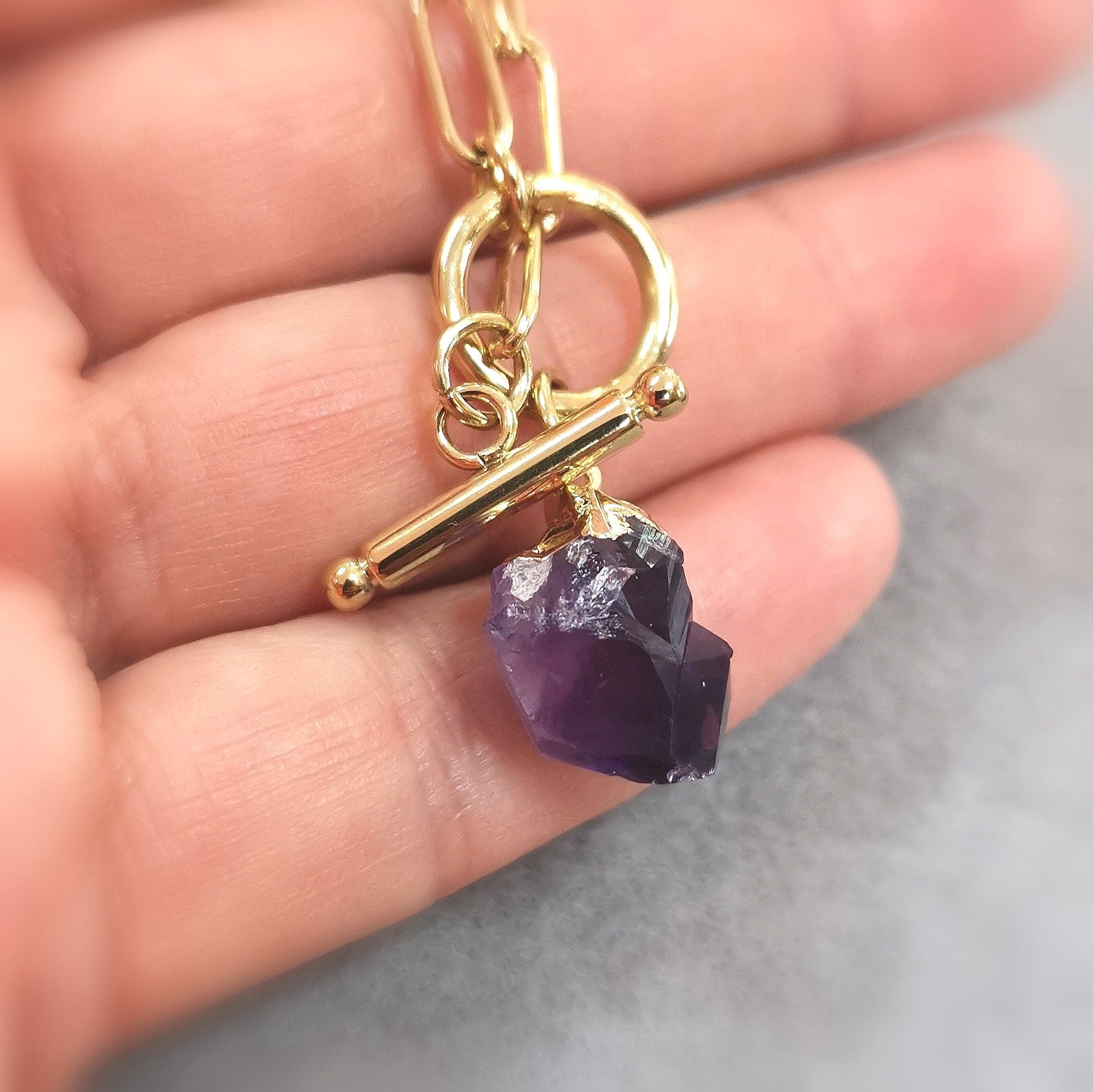 Amethyst Rohstein Yoga Kette Gold Edelstahl – Öffnung & Klarheit