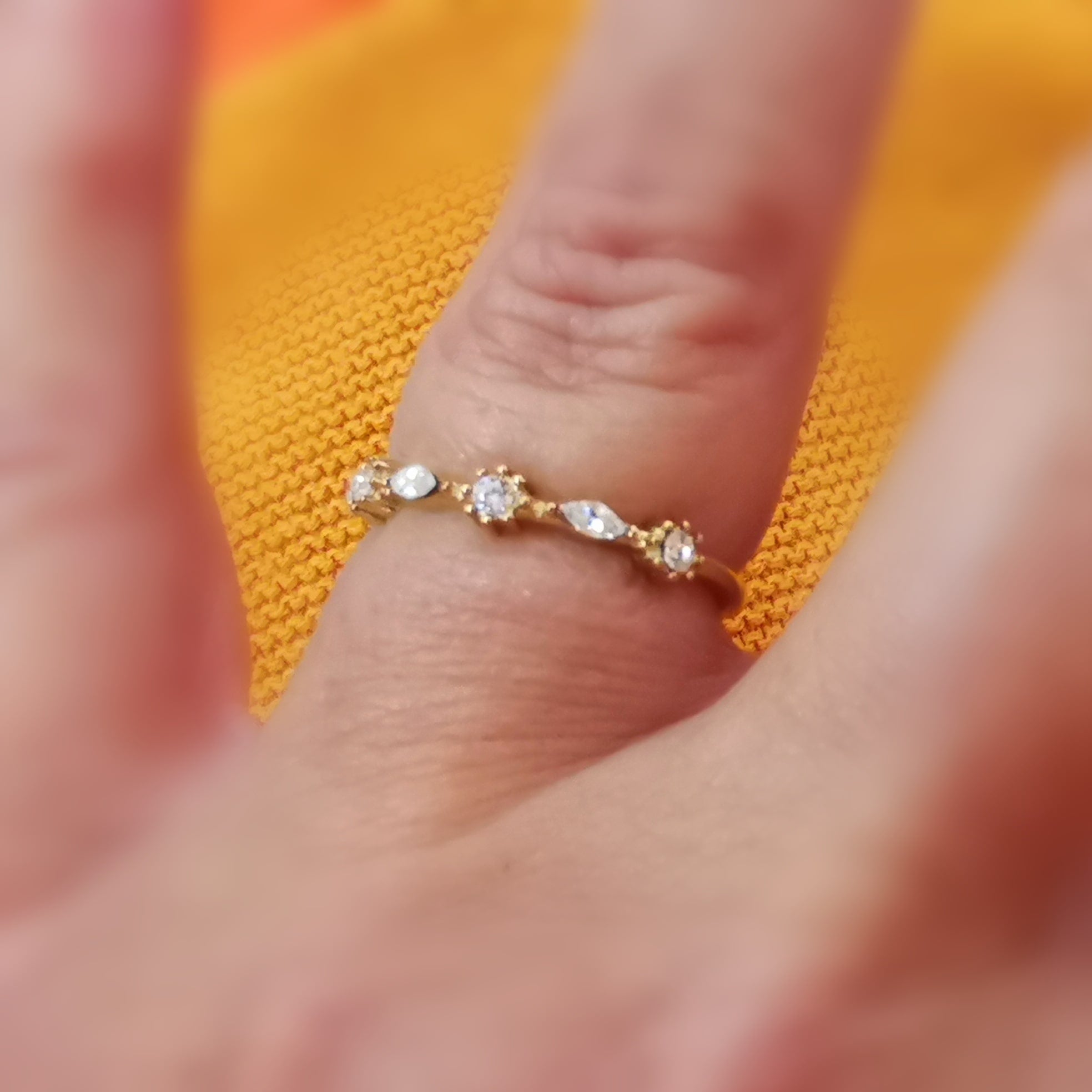 Gold Edelstahl Zirkon Ring – lichtvoller Glanz & innere Stärke, geweiht
