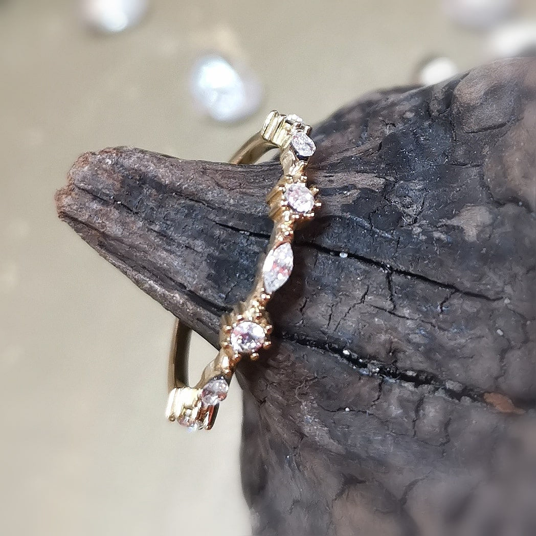 Gold Edelstahl Zirkon Ring – lichtvoller Glanz & innere Stärke, geweiht