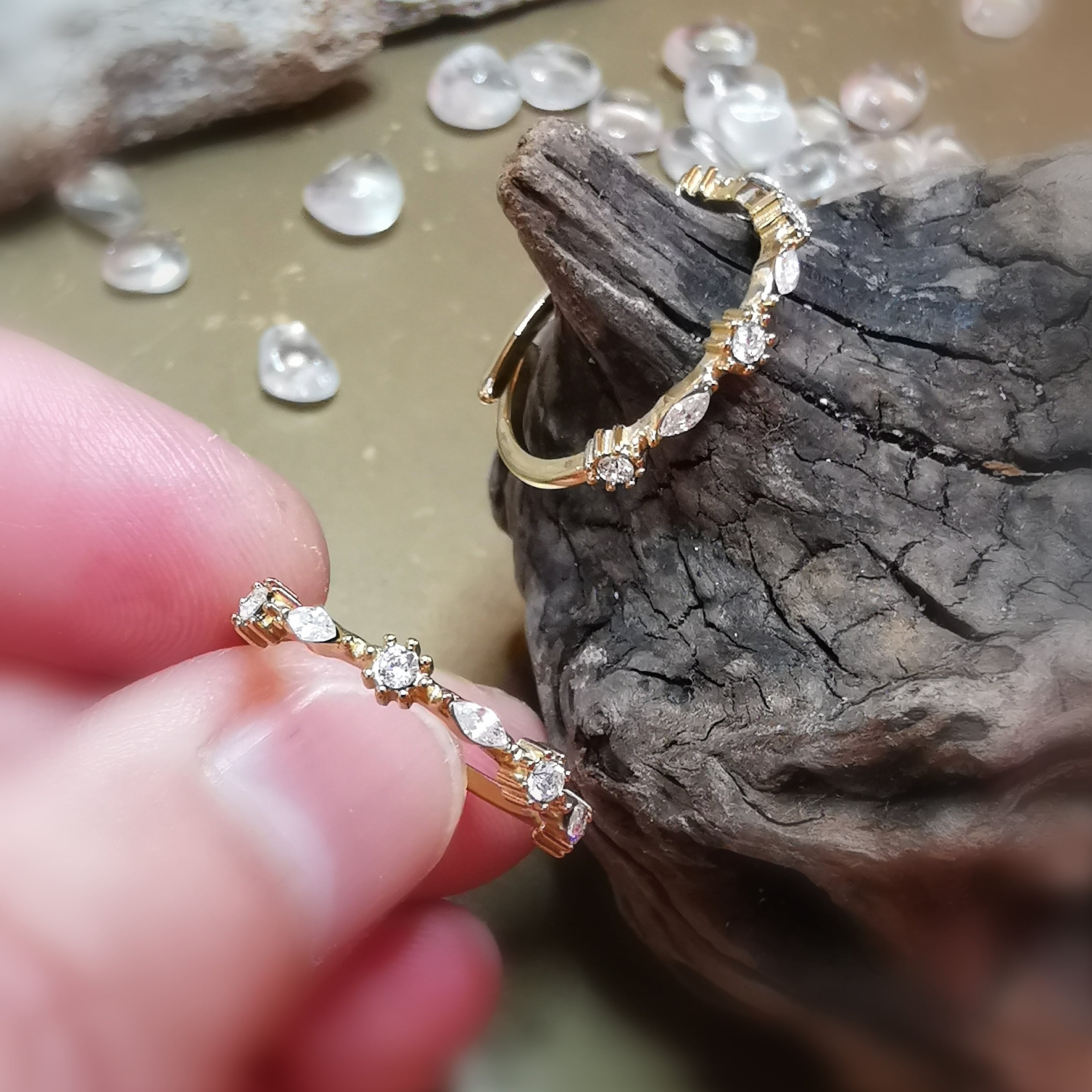 Gold Edelstahl Zirkon Ring – lichtvoller Glanz & innere Stärke, geweiht