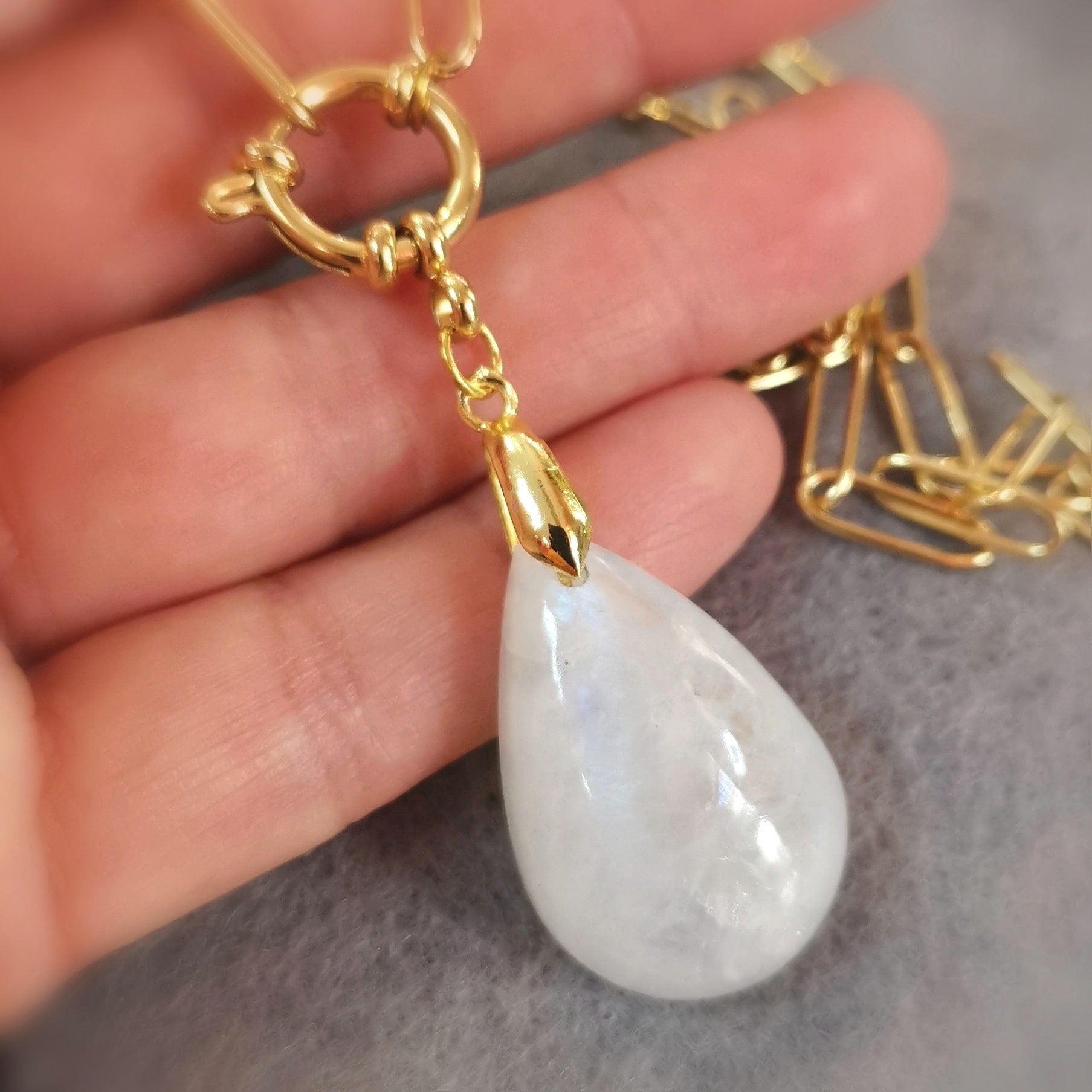 Regenbogen-Mondstein Karma Kette Gold Edelstahl – geweiht im Licht der Engel