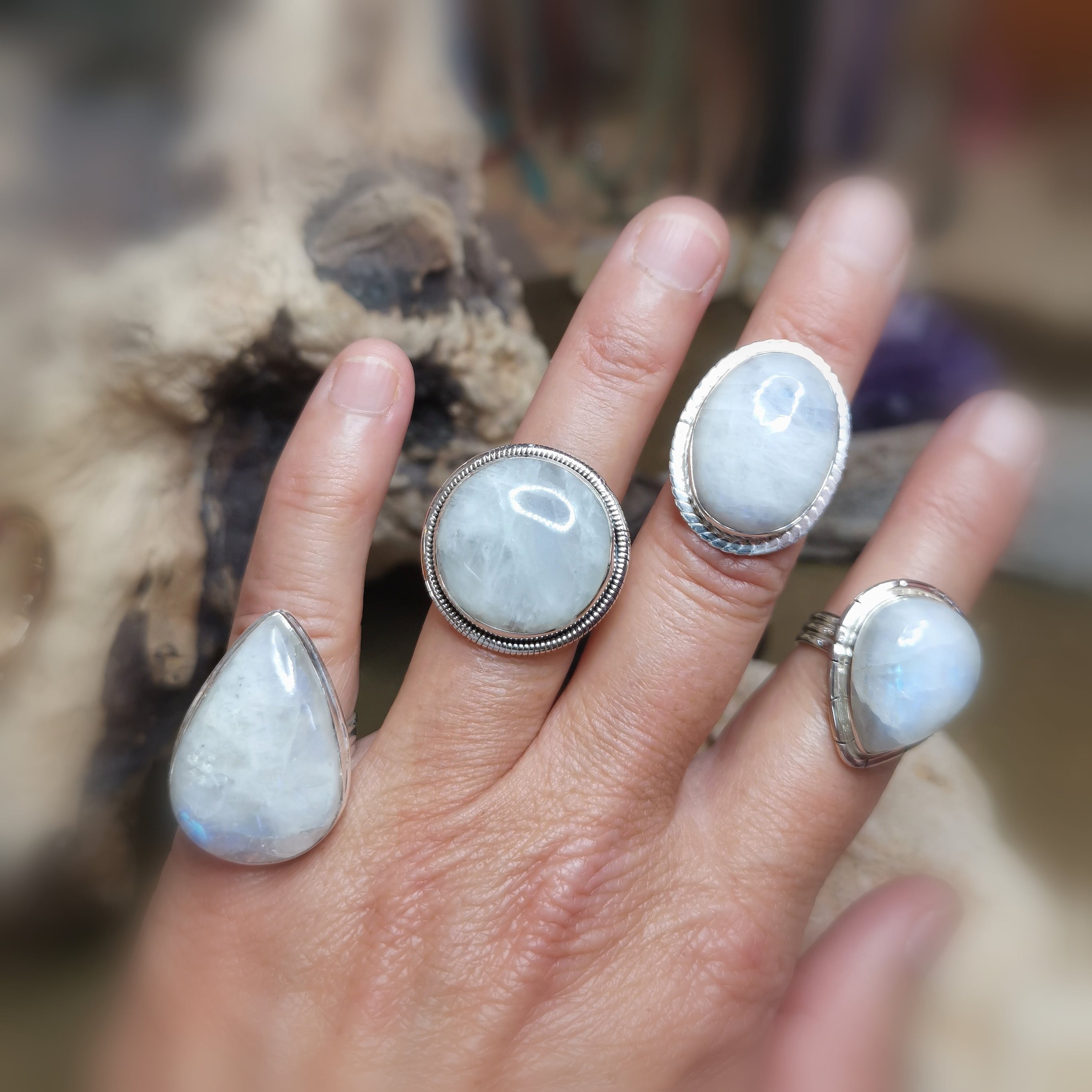 Regenbogen-Mondstein Edelstein Ring – geweiht für weibliche Intuition