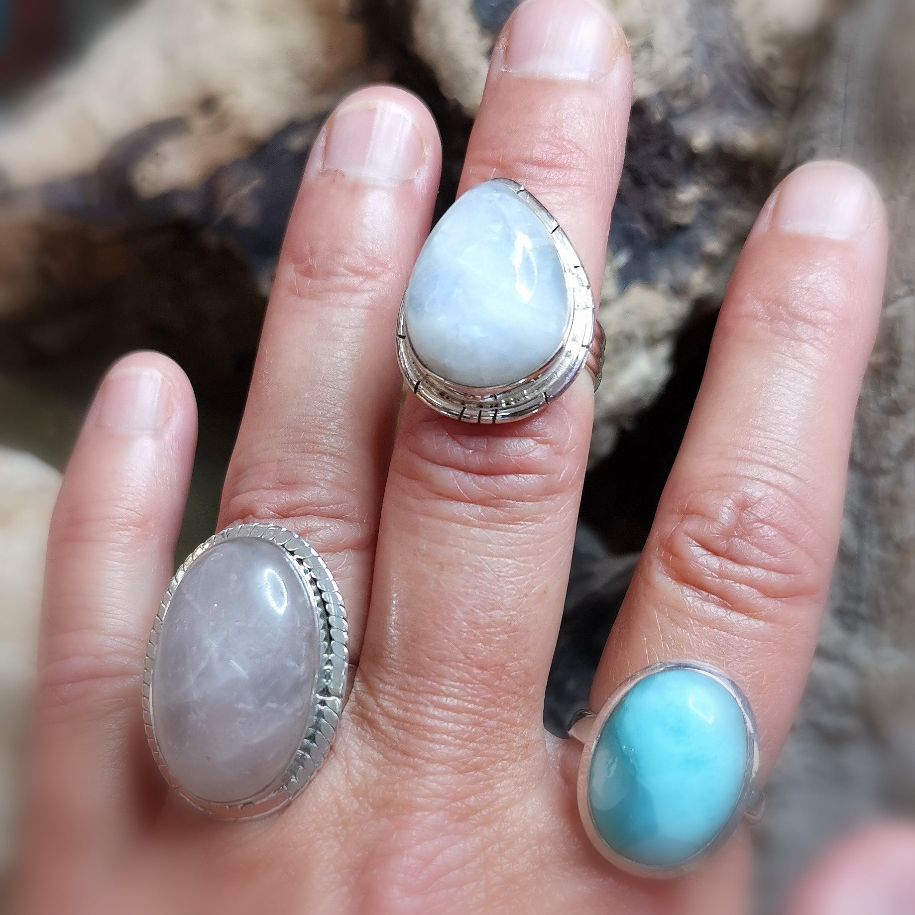 Regenbogen-Mondstein Edelstein Ring – für Intuition & Weiblichkeit