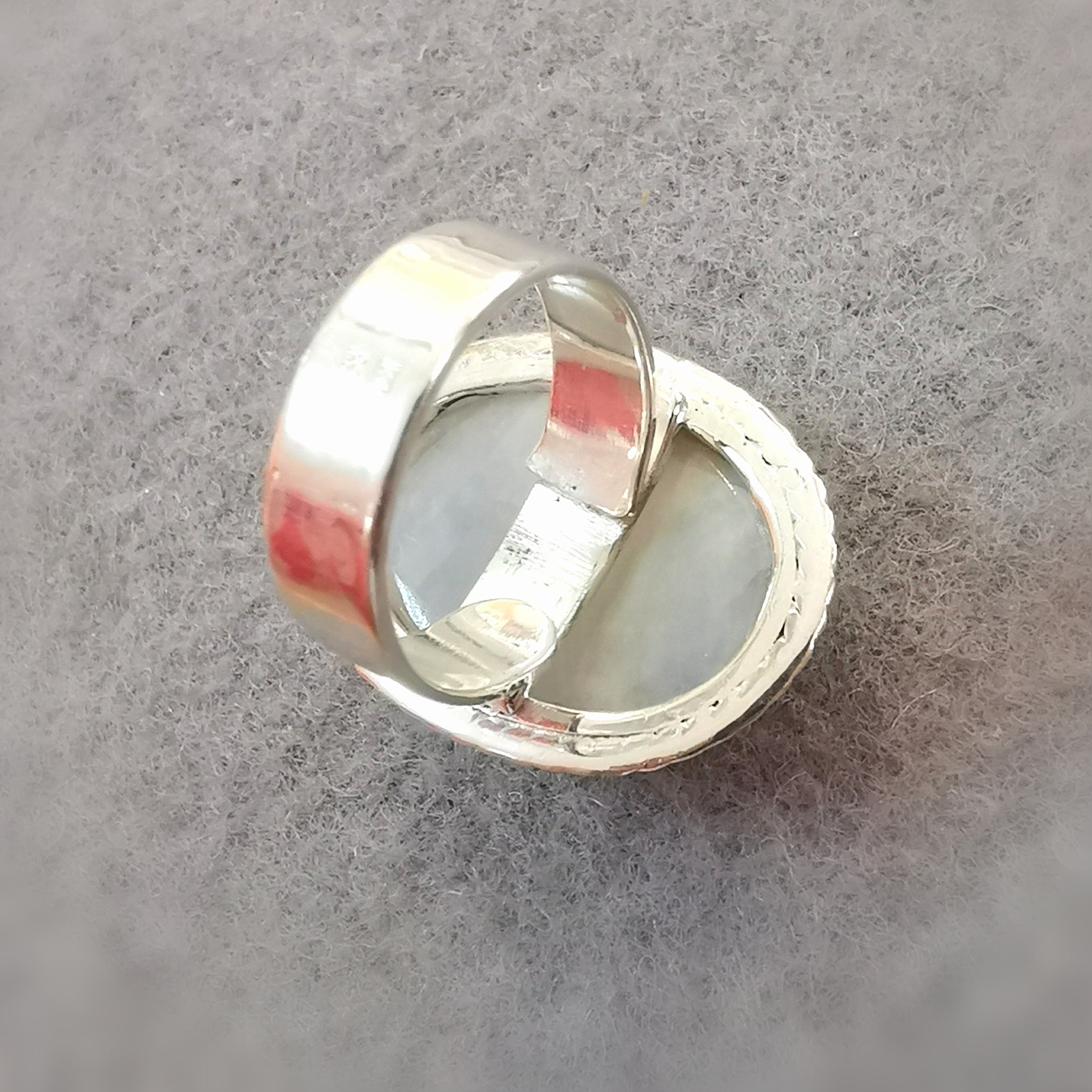 Regenbogen-Mondstein Edelstein Ring – geweiht für weibliche Intuition