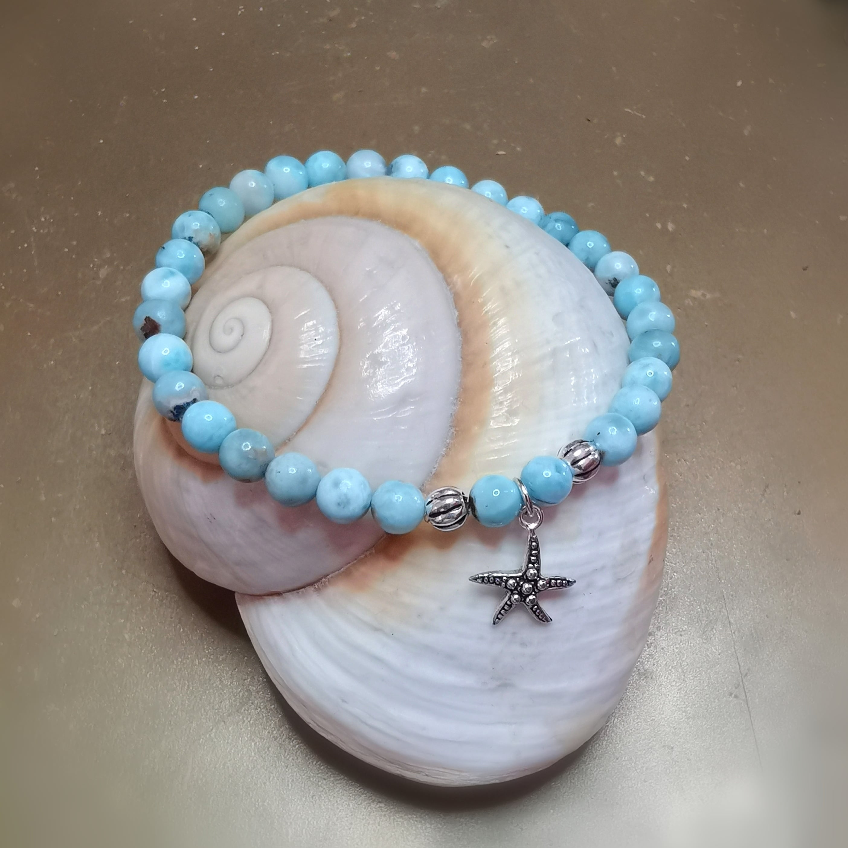 Larimar Edelstein Armband mit Seestern – geweiht für Vertrauen, Leichtigkeit